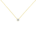 Collar con colgante solitario de oro amarillo de 10 quilates de 1/2 quilate con diamantes redondos de talla brillante engastados en bisel, de 40,6 a 45,7 cm (color HI, claridad SI2-I1) - Friggin Jewelry