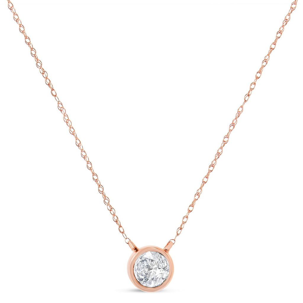 Collana con ciondolo regolabile da 16-18" in oro rosa 10K certificato AGS con diamante solitario rotondo da 1/5 ct incastonato su castone (colore IJ, purezza VS1-VS2) - Friggin Jewelry