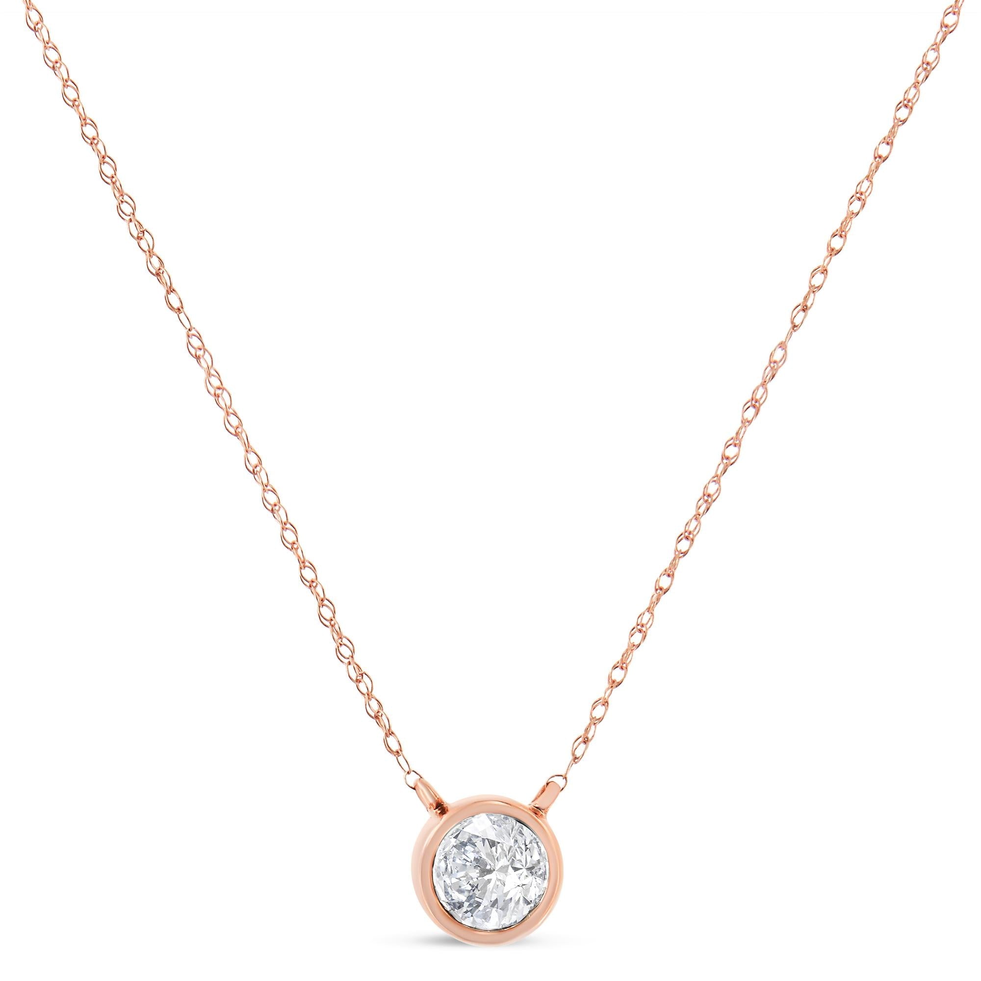 Collana con ciondolo regolabile da 16-18" in oro rosa 10K certificato AGS con diamante solitario rotondo da 1/5 ct incastonato su castone (colore IJ, purezza VS1-VS2) - Friggin Jewelry