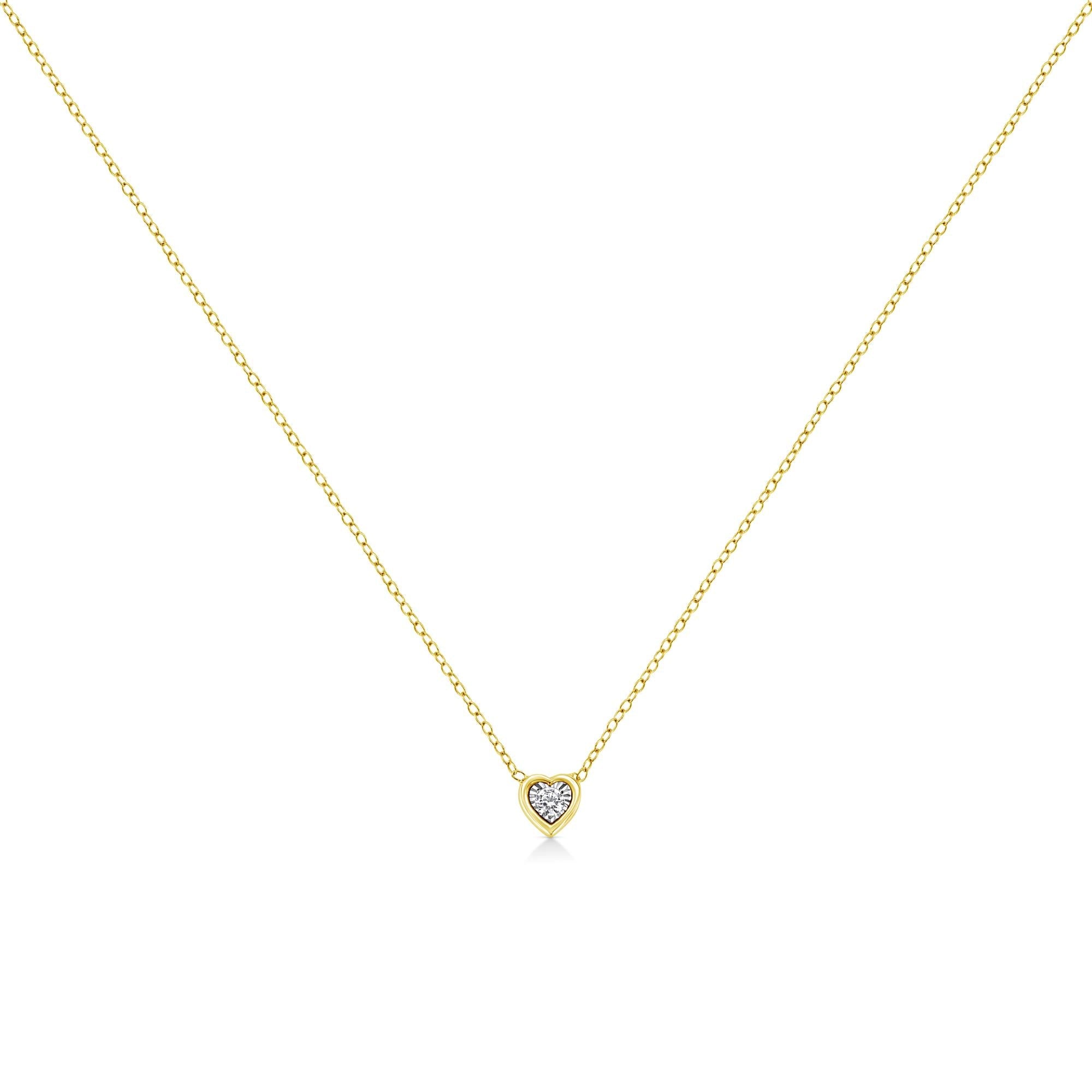 Collar con colgante de 45,7 cm en plata de ley 925 bañada en oro amarillo de 10 quilates y diamantes redondos engastados milagrosos de 1/10 quilates (formas a elegir) - Friggin Jewelry