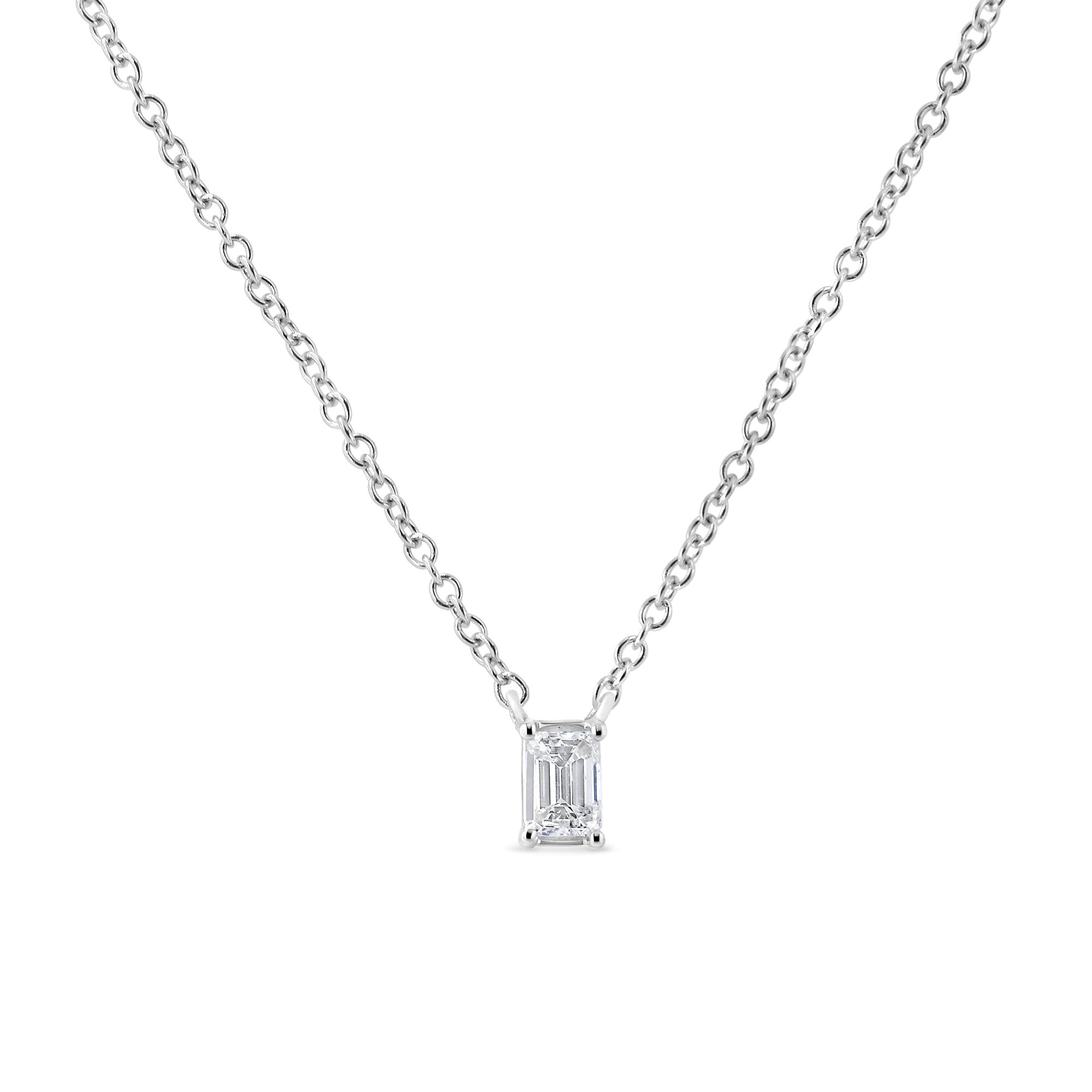 Collar con colgante de 45,7 cm en oro blanco de 14 quilates con diamante solitario en talla esmeralda de 1/3 quilates (color GH, claridad VS2-SI1) - Friggin Jewelry