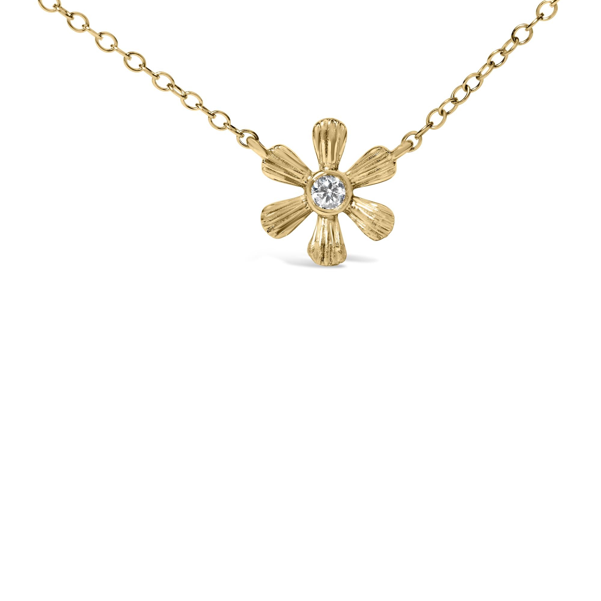 Collar con cadena floral de diamantes de 1/8 ct en oro amarillo de 10 quilates (color IJ, claridad I1-I2) - Friggin Jewelry