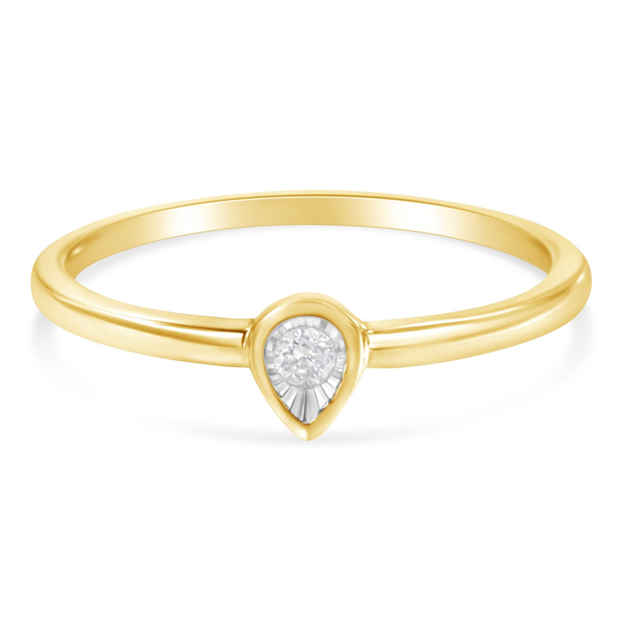 Anello alla moda piccolo in argento sterling 925 placcato oro giallo 14 carati con diamanti da 1/20 carati a forma di pera (colore JK, purezza I1-I2) - Friggin Jewelry