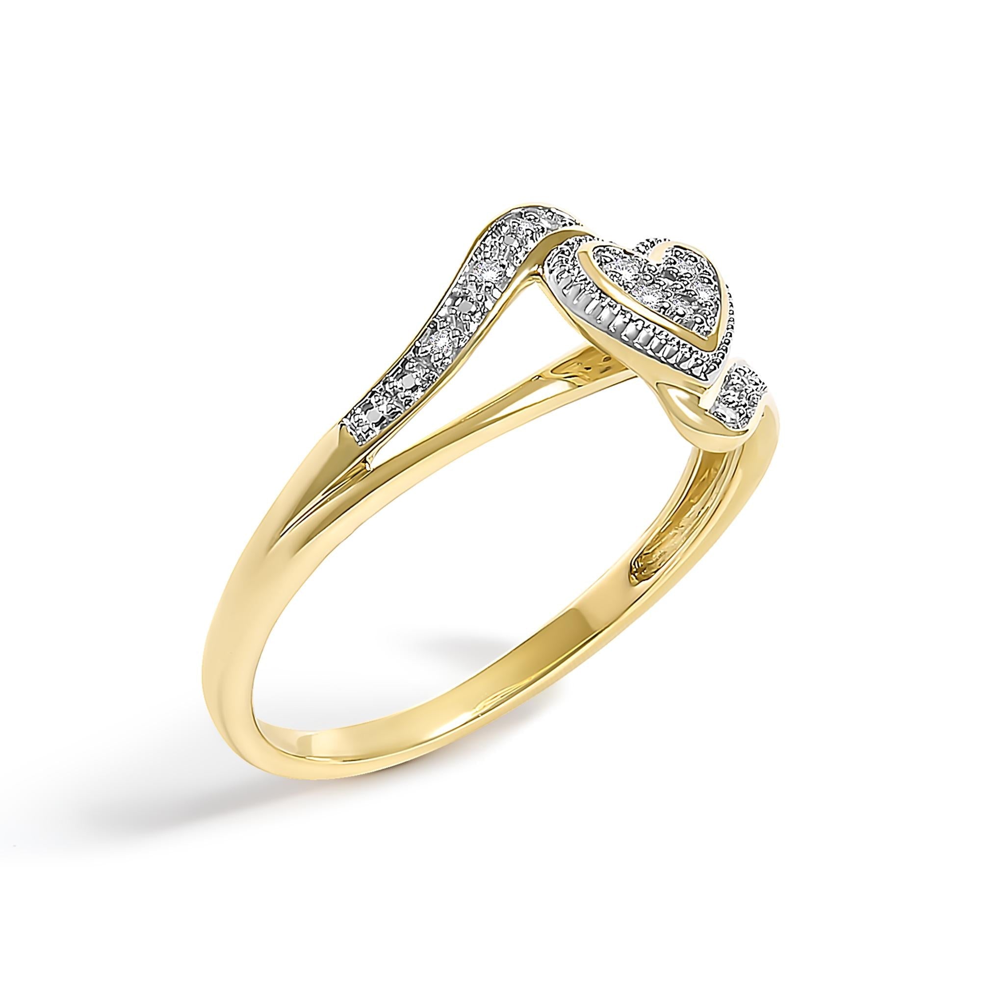 Anillo de compromiso de oro amarillo de 10 quilates con corazón de filigrana y detalles de diamantes (color IJ, claridad I3) - Friggin Jewelry
