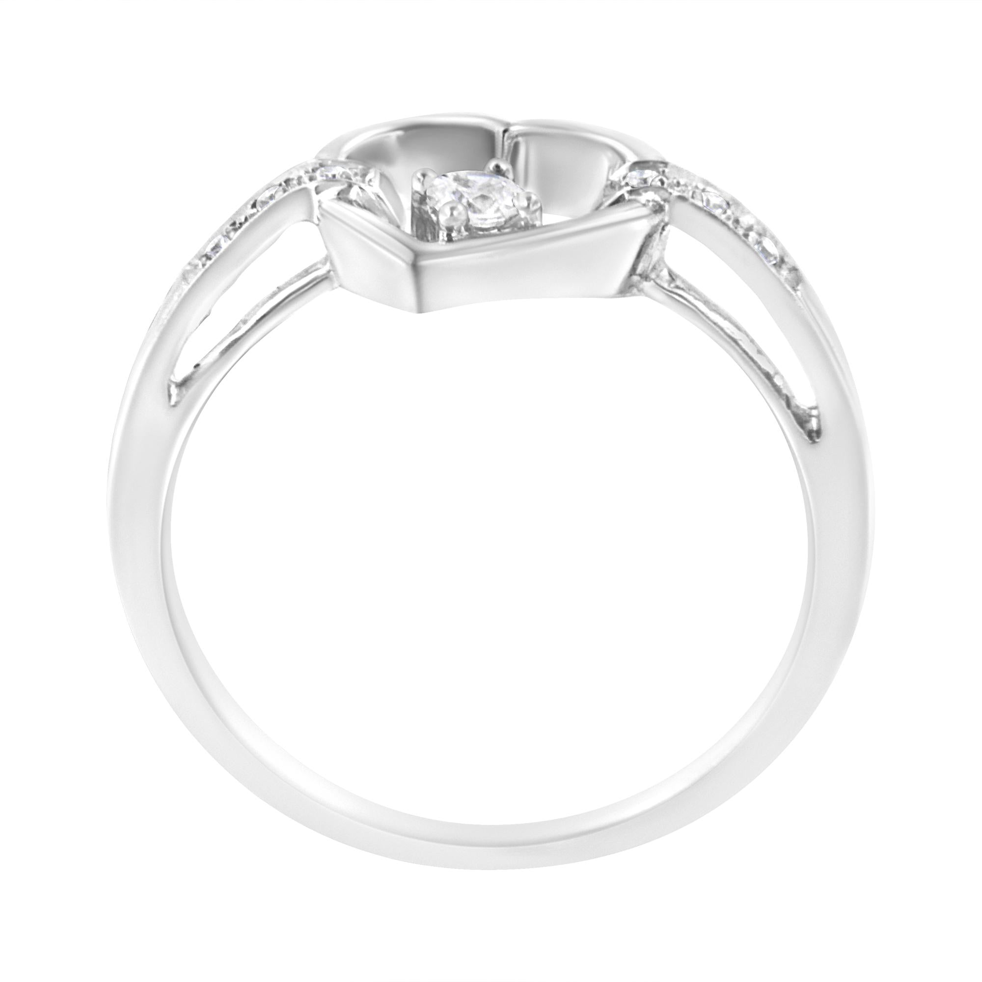 Anello a forma di cuore in oro bianco 14 carati con diamanti taglio rotondo incastonati a canale da 1/8 ct (colore HI, purezza SI2-I1) - Friggin Jewelry