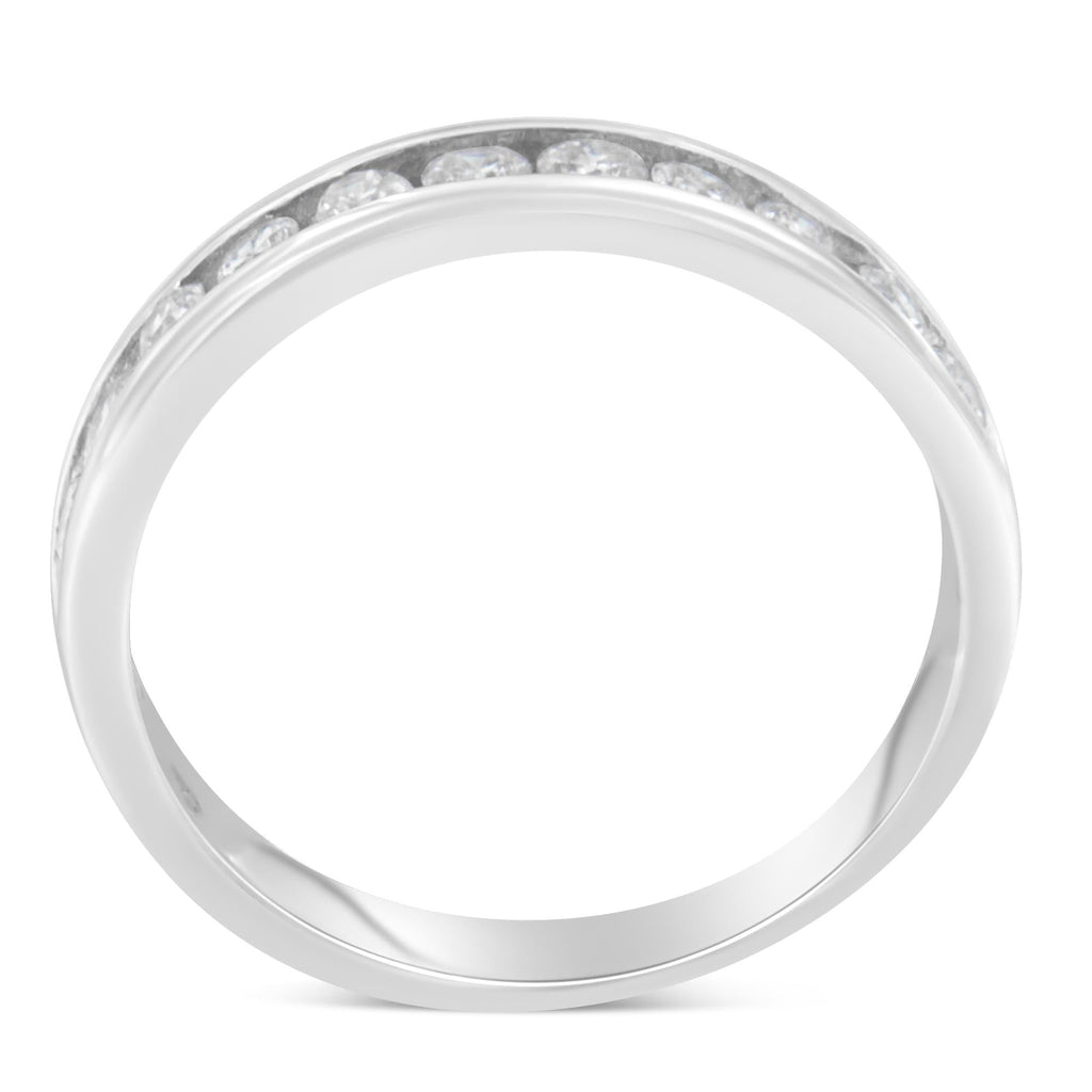 Anillo de bodas de oro blanco de 18 quilates con engaste de canal y diamantes redondos de talla brillante de 1/2 quilate, con certificación IGI (color HI, claridad I1-I2) - Friggin Jewelry