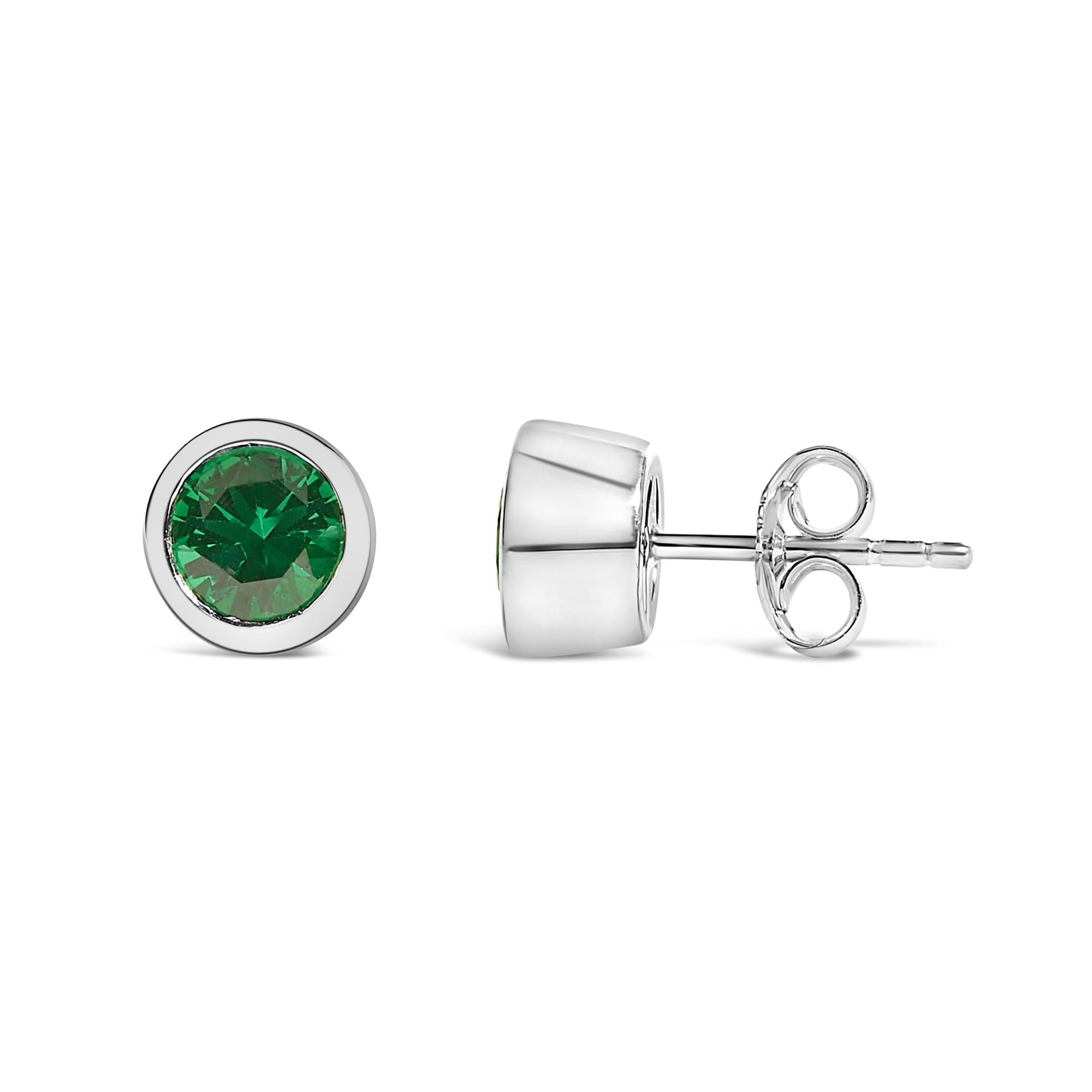 Pendientes solitarios de plata de ley 925 de 6 mm con gema creada engastada en bisel - Friggin Jewelry
