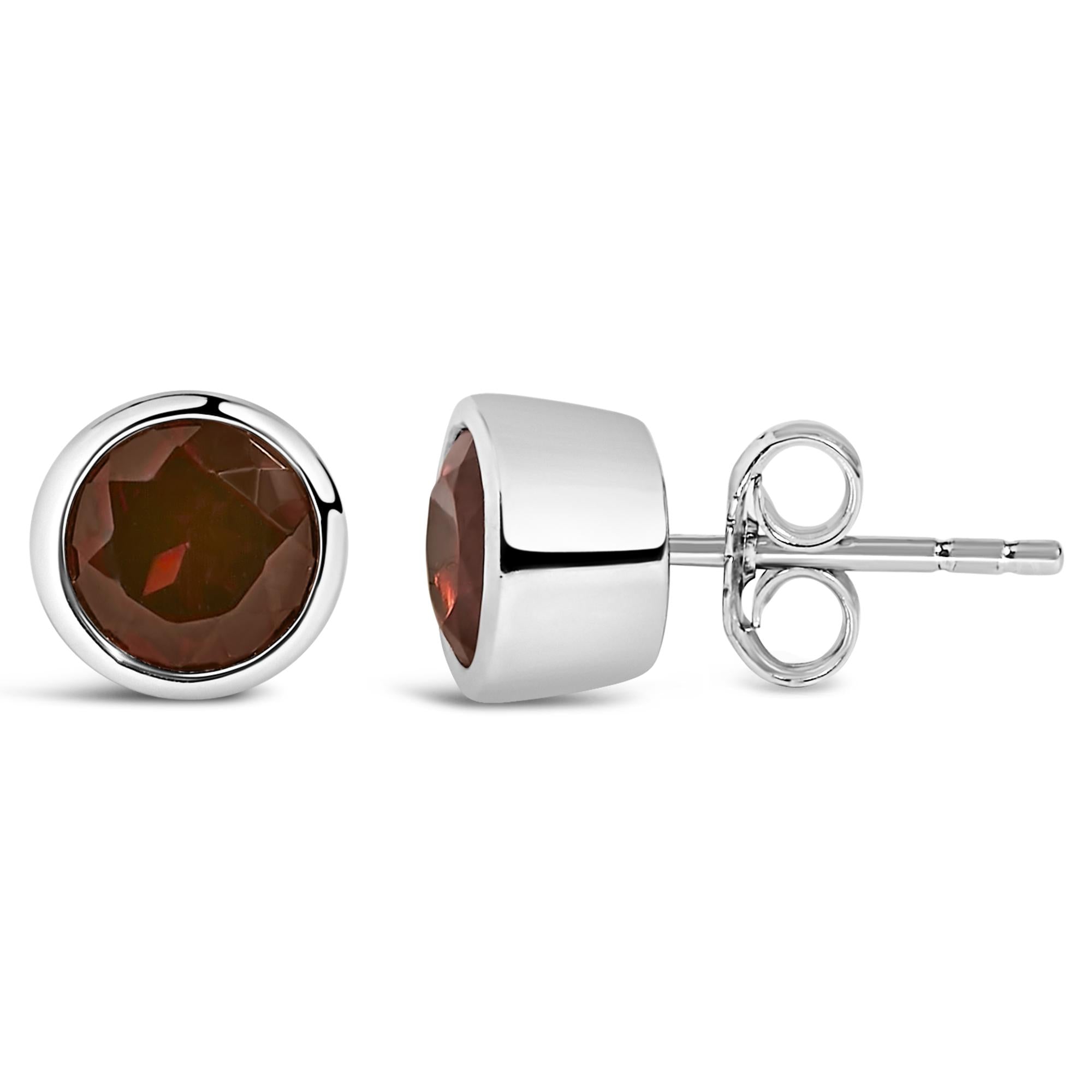 Pendientes solitarios de plata de ley 925 de 6 mm con gema creada engastada en bisel - Friggin Jewelry