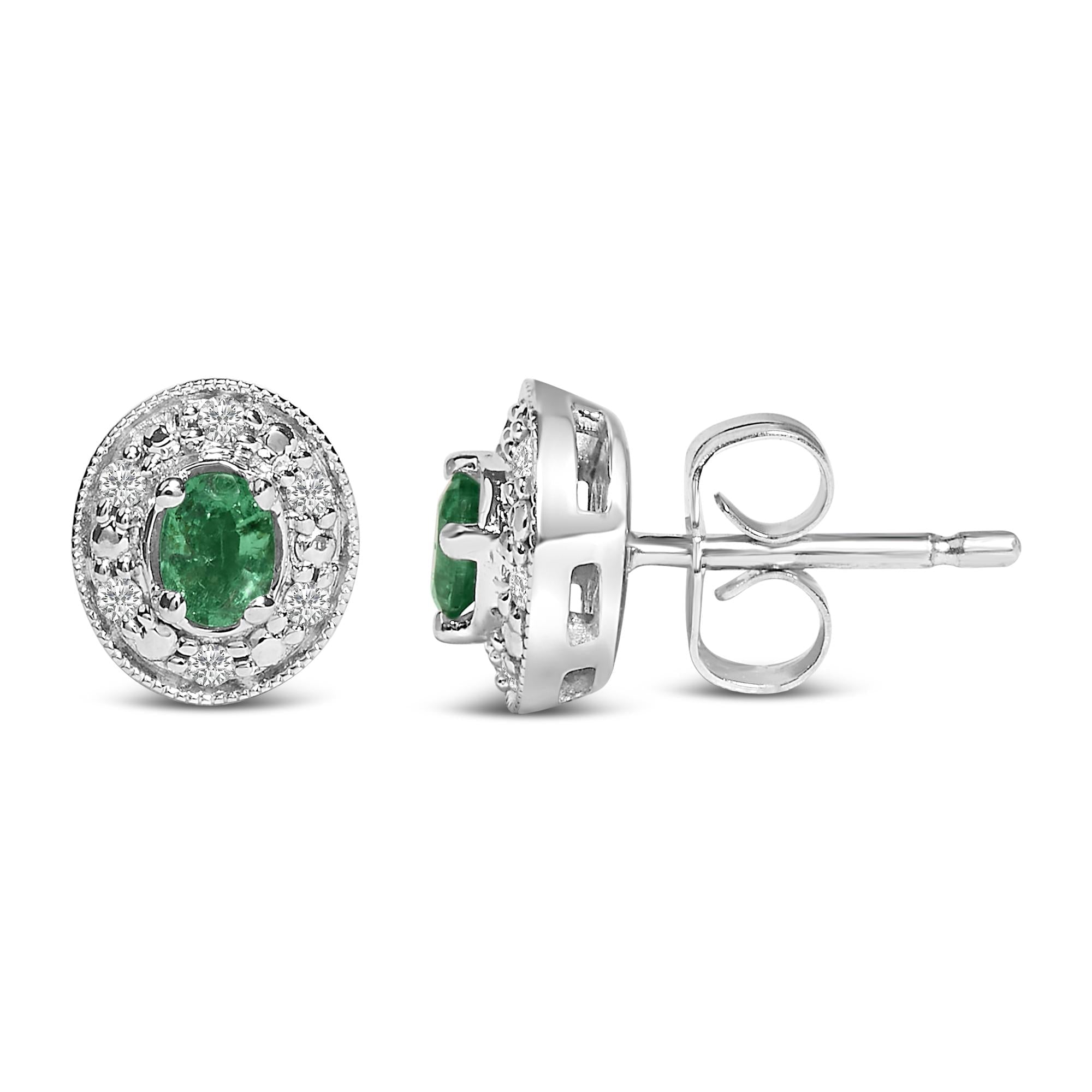 Aretes de oro blanco de 14 quilates con esmeralda verde ovalada y halo de diamantes de 1/10 quilates (color IJ, claridad I1-I2) - Friggin Jewelry