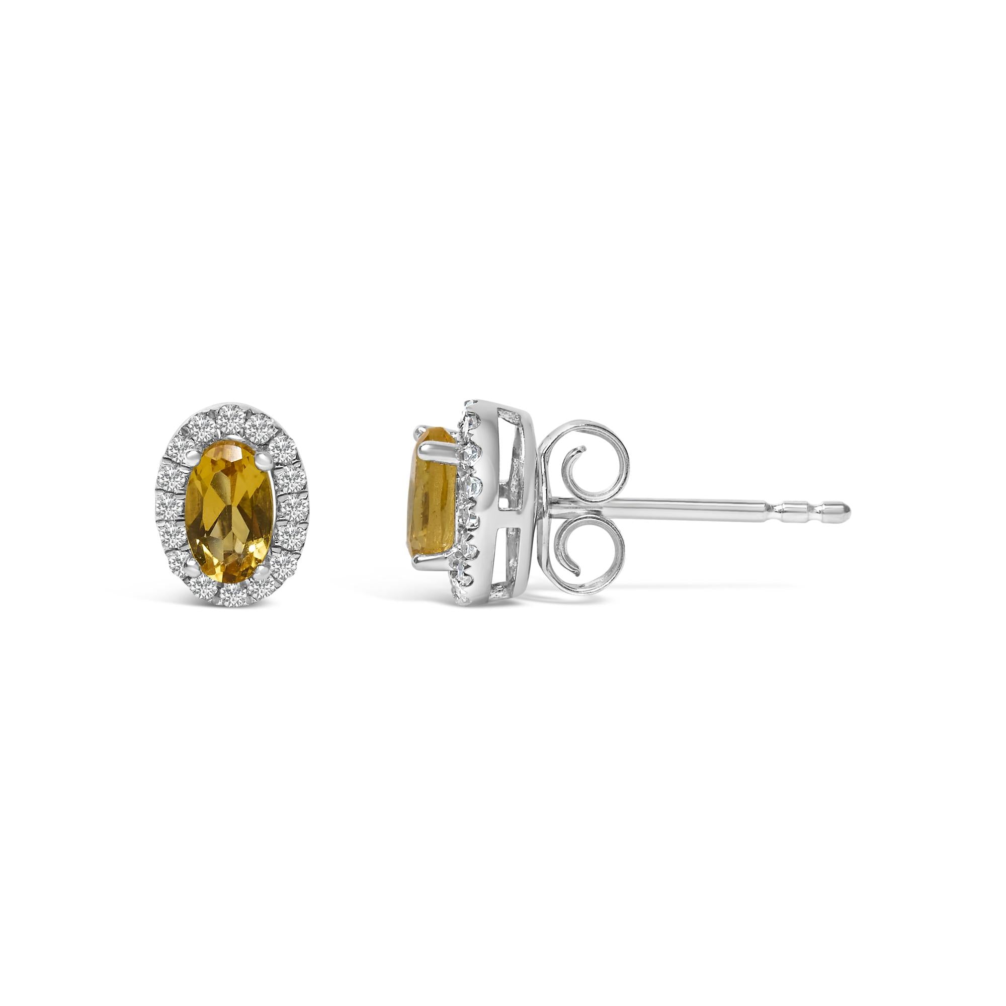 Orecchini a bottone con alone di diamanti e pietra portafortuna taglio ovale da 5x3 mm in oro bianco 10 carati (colore IJ, purezza I1-I2) - Friggin Jewelry