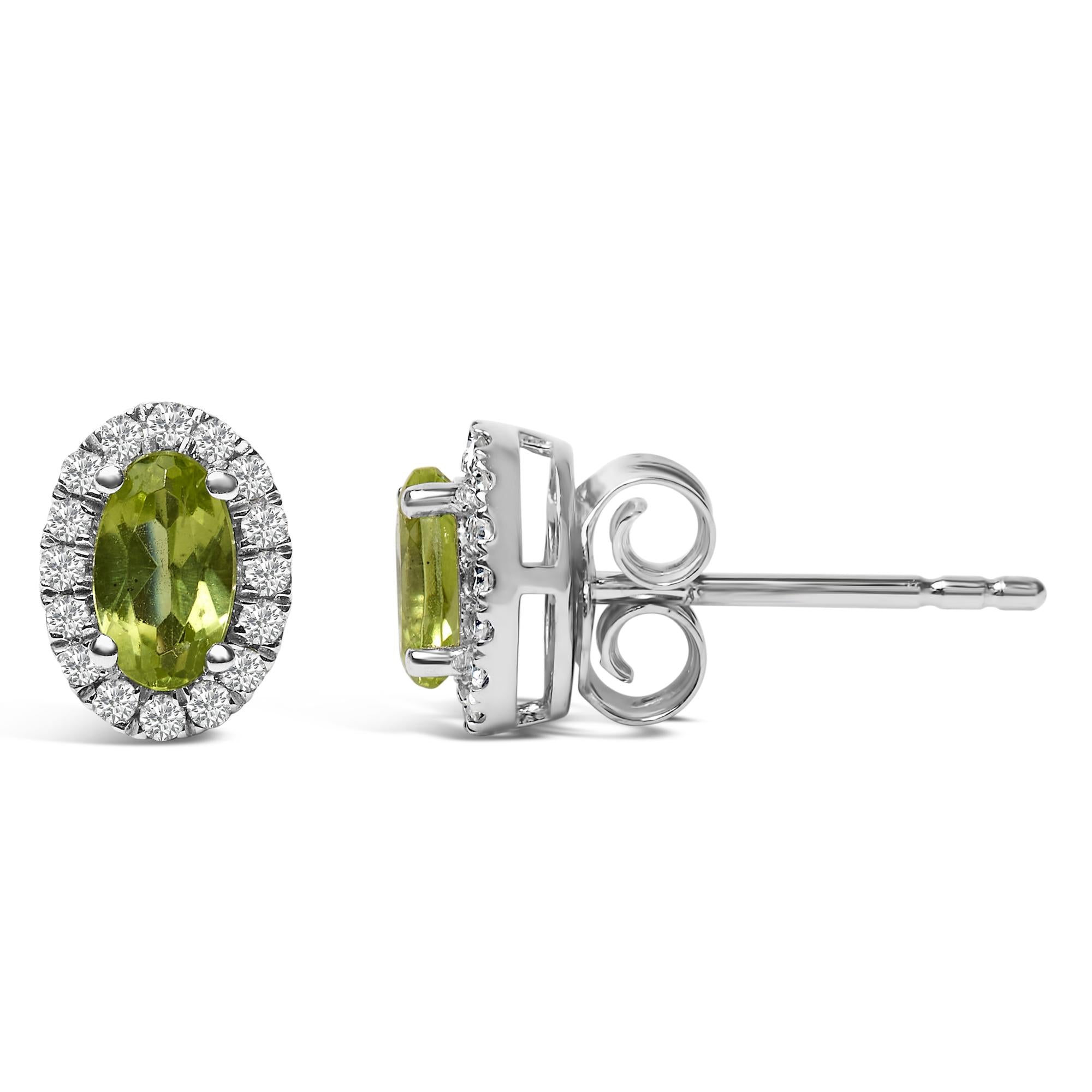 Orecchini a bottone con alone di diamanti e pietra portafortuna taglio ovale da 5x3 mm in oro bianco 10 carati (colore IJ, purezza I1-I2) - Friggin Jewelry