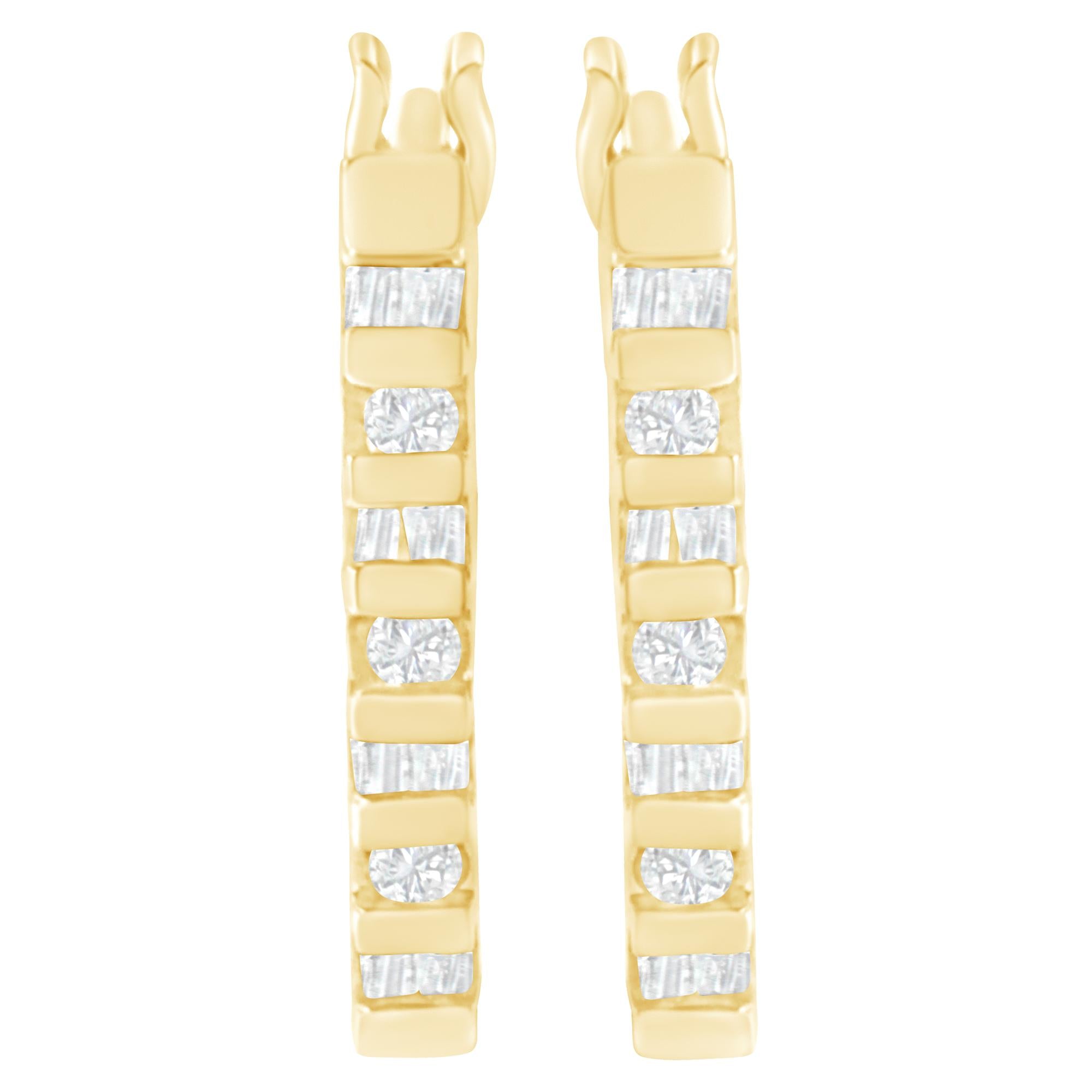 Orecchini a cerchio oblungo con chiusura a leva in oro giallo 10 carati con diamanti taglio rotondo e baguette (¼ ct, colore IJ, purezza I2-I3) - Friggin Jewelry