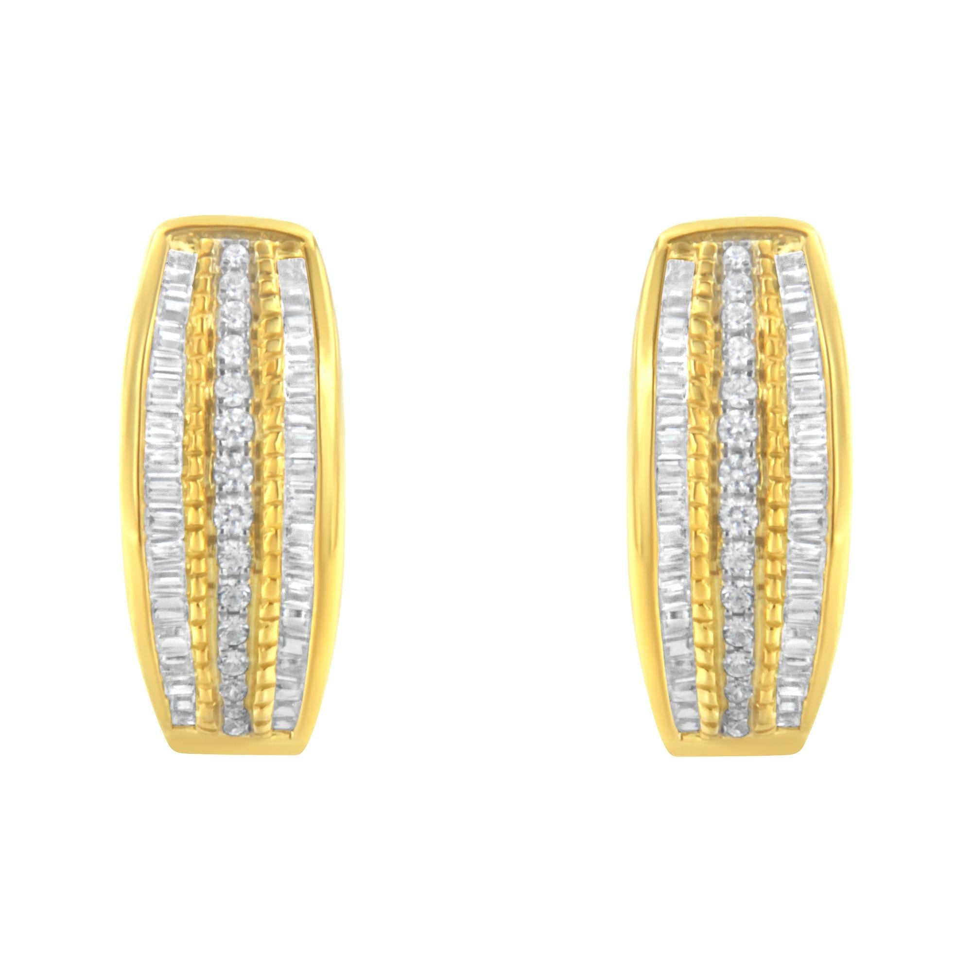 Orecchini a cerchio moderni a tre file in oro giallo 10 carati con diamanti incastonati a canale e pavé da 3/4 carati (colore IJ, purezza I2-I3) - Friggin Jewelry