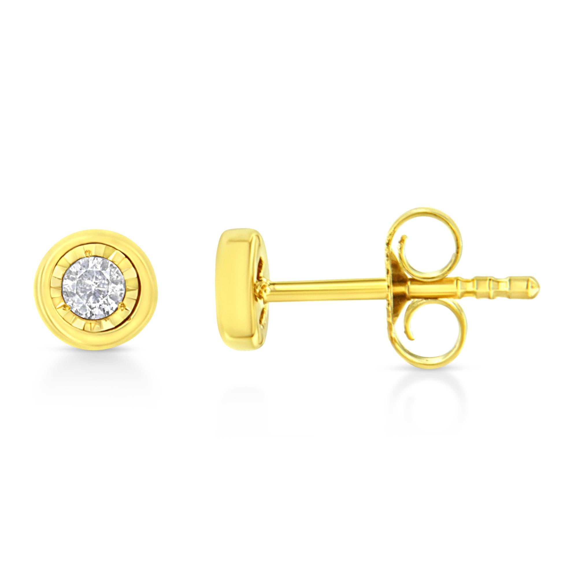 Aretes de plata de ley 925 bañados en oro amarillo de 10 quilates con diamantes engastados milagros de 1/10 quilates (formas a elegir) - Friggin Jewelry