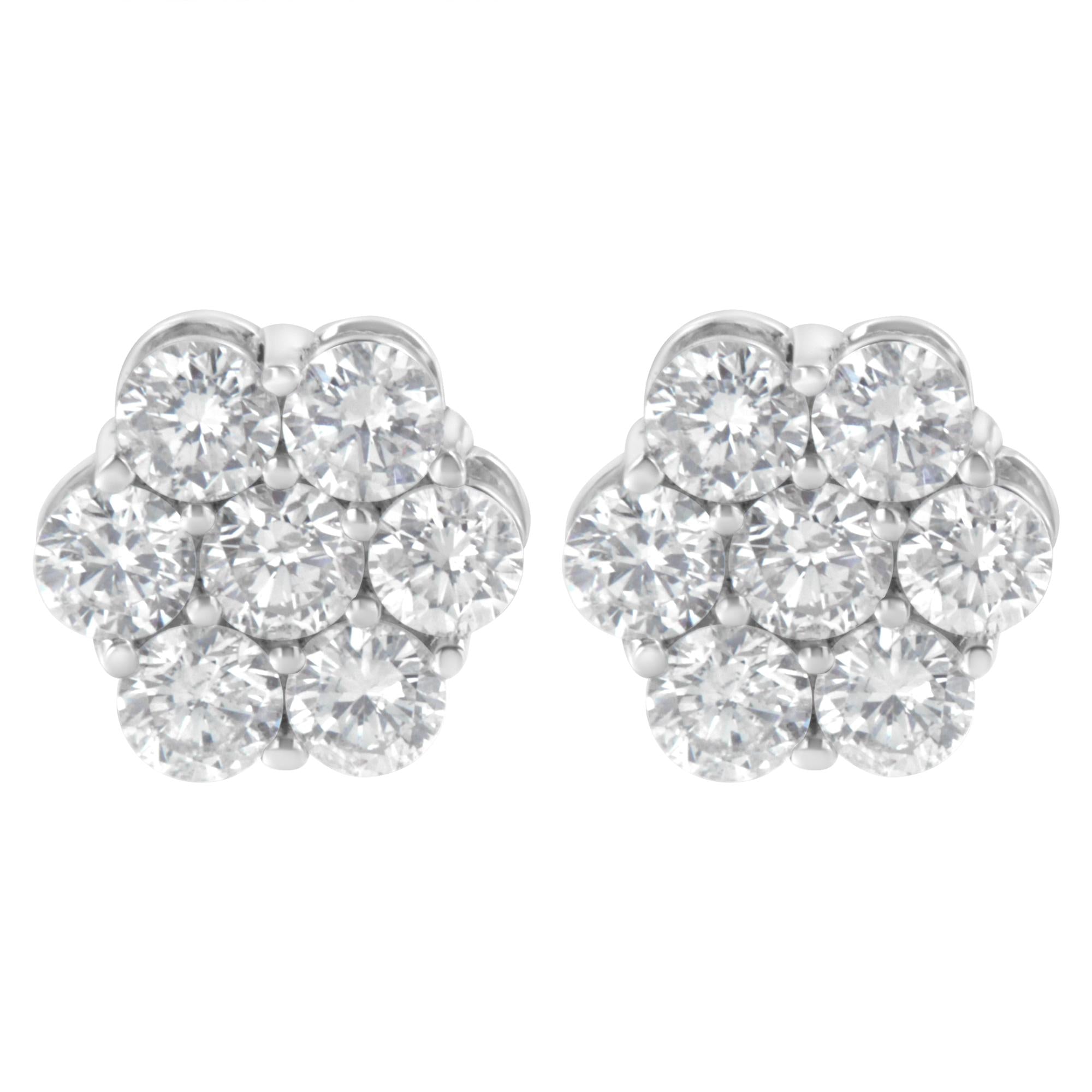 Pendiente de botón de plata de ley de 2 ct con diseño floral y 7 diamantes (IJ, I1-I2) - Friggin Jewelry