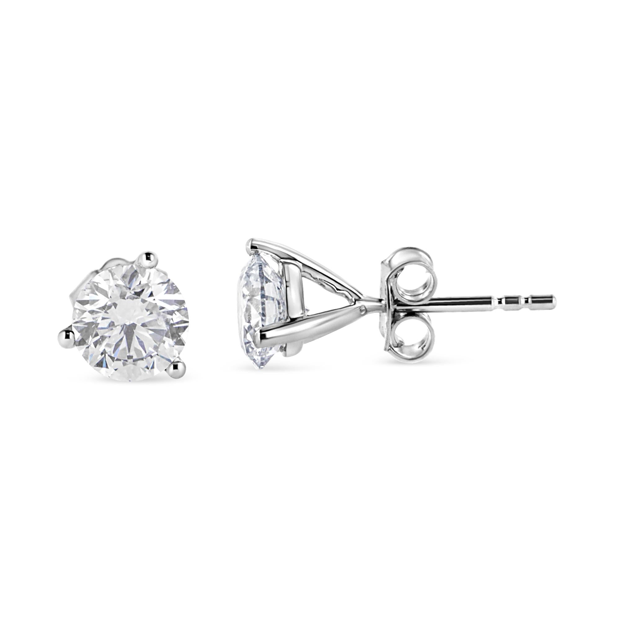 Aretes tipo botón de oro blanco de 14 quilates con tres puntas y diamantes cultivados en laboratorio de talla redonda brillante (color FG, claridad VS1-VS2) - Friggin Jewelry