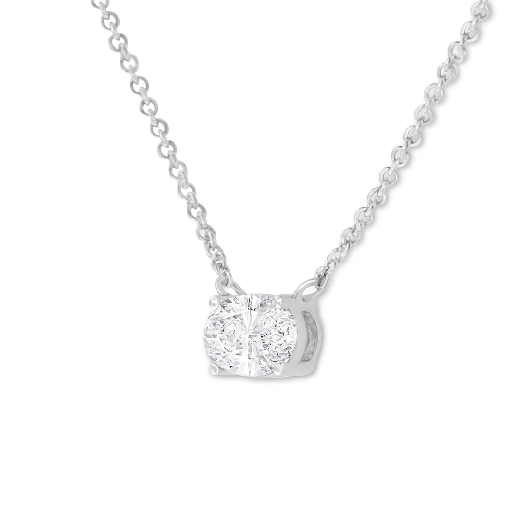 Collar con colgante de 18" Este-Oeste con diamante solitario ovalado cultivado en laboratorio de 1/2 ct, certificado IGI, en oro blanco de 14 k (color EF, claridad VS1-VS2) - Friggin Jewelry