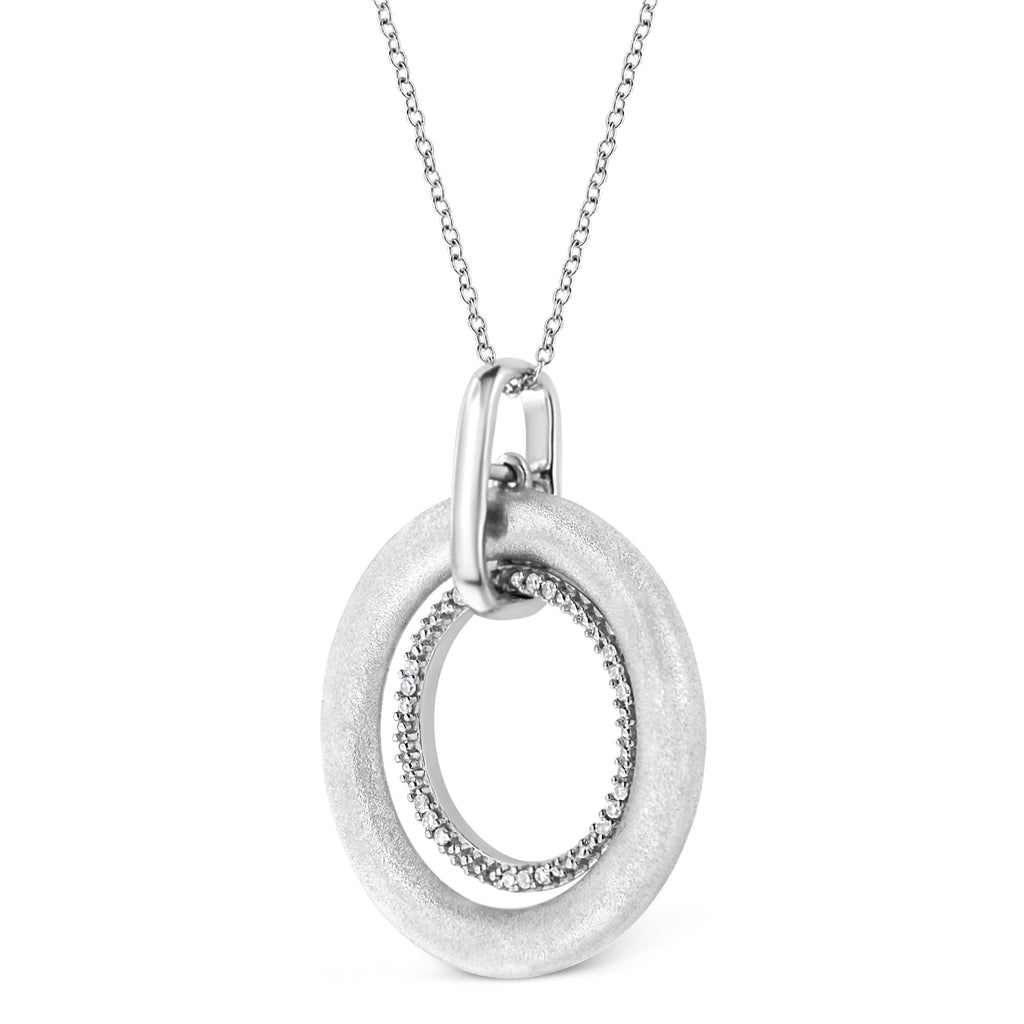 Collar con colgante de doble círculo de 45 cm en plata de ley 925 con detalles de diamantes engastados en garras y acabado satinado (color IJ, claridad I1-I2) - Friggin Jewelry