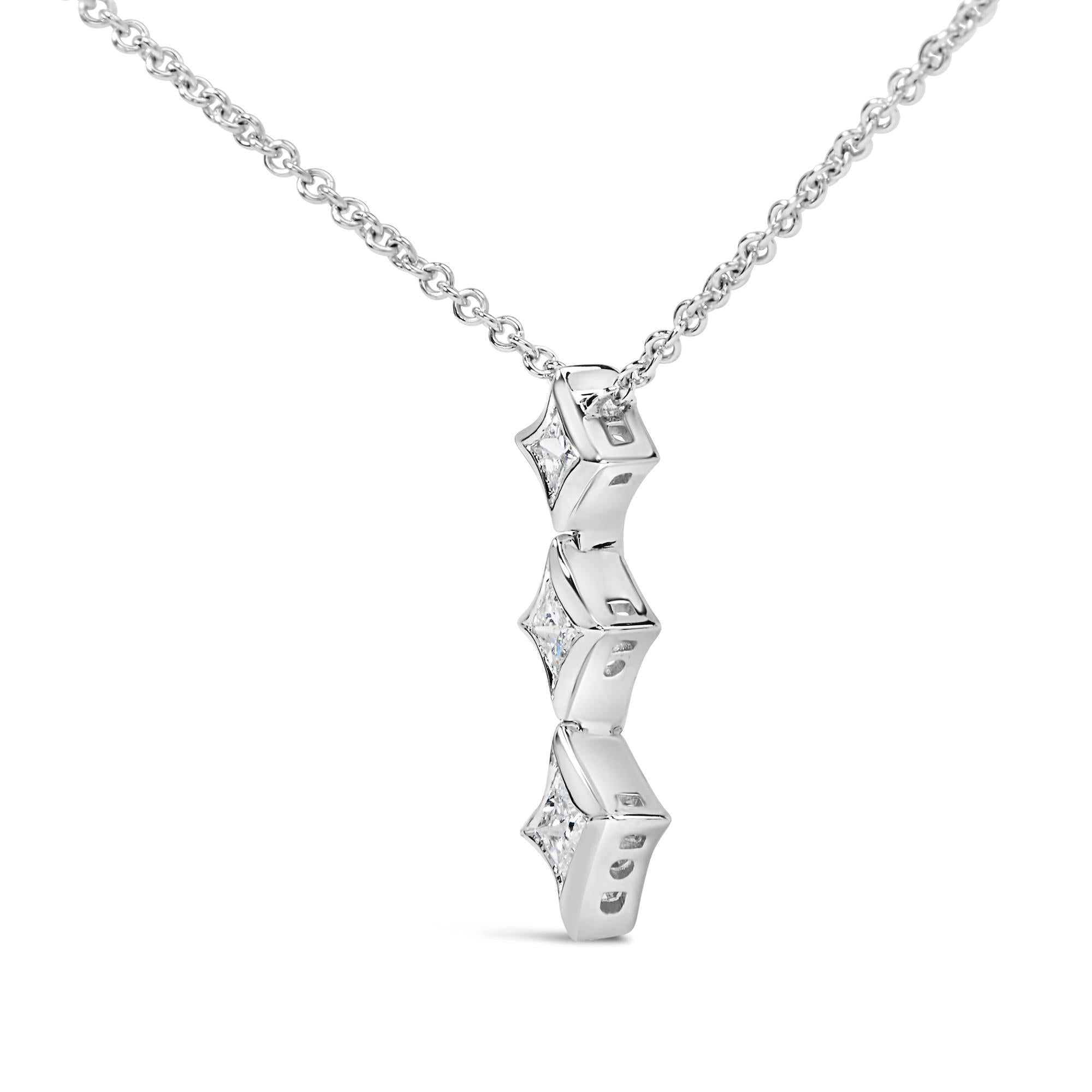 Collar con colgante de 45,7 cm en oro de 10 quilates con diamantes de talla princesa de 1/5 quilates y 3 piedras (color HI, claridad SI2-I1) - Friggin Jewelry