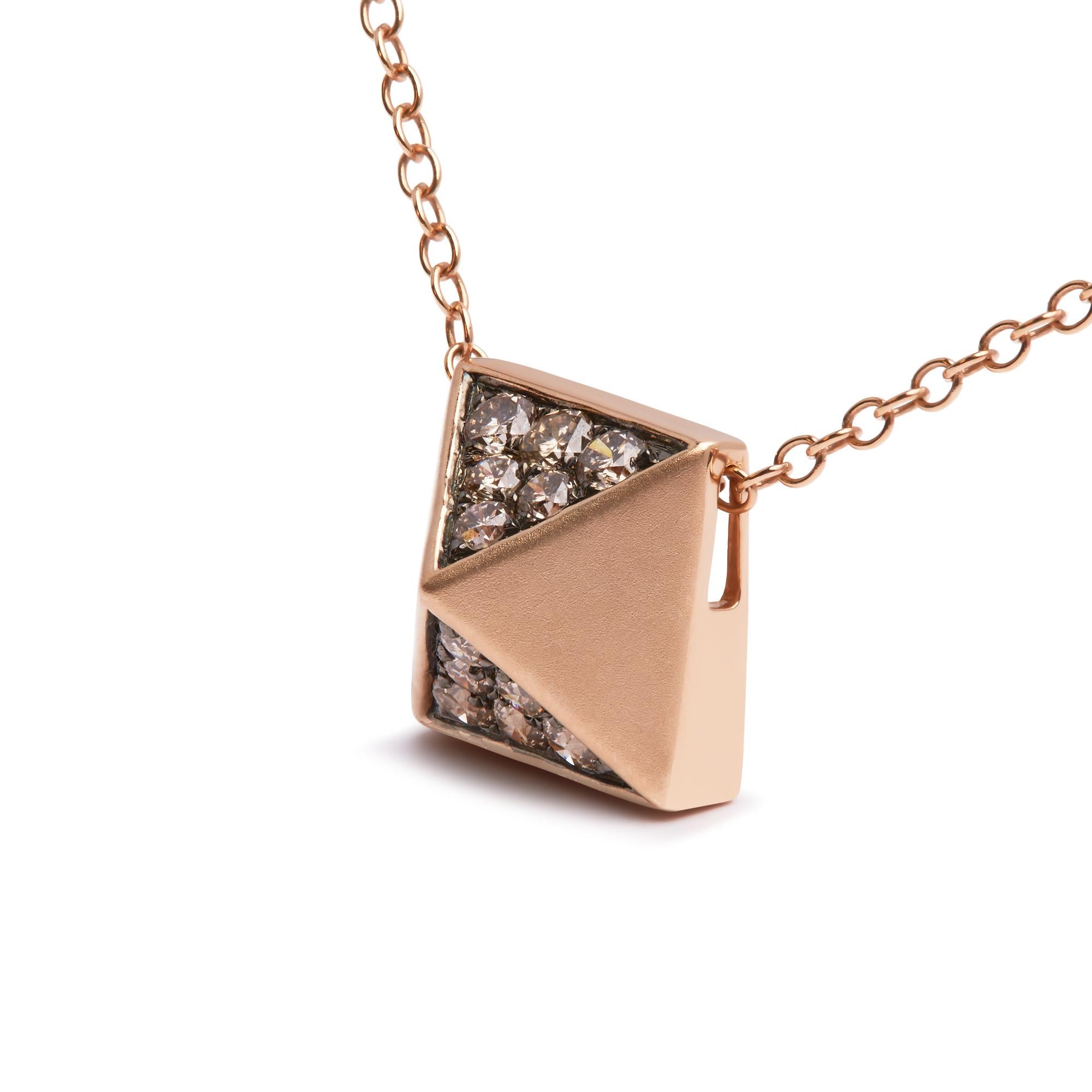 Collana con ciondolo a forma di piramide in oro rosa 14 carati con diamanti marroni da 1/4 carati, finitura opaca (colore marrone, purezza SI1-SI2) - 18 pollici - Friggin Jewelry