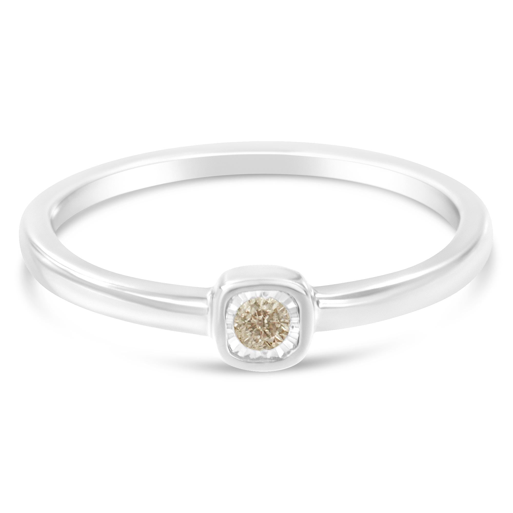 Anillo de compromiso pequeño de plata de ley 925 con diamantes de 1/20 quilates en forma de cojín (color JK, claridad I1-I2) - Friggin Jewelry