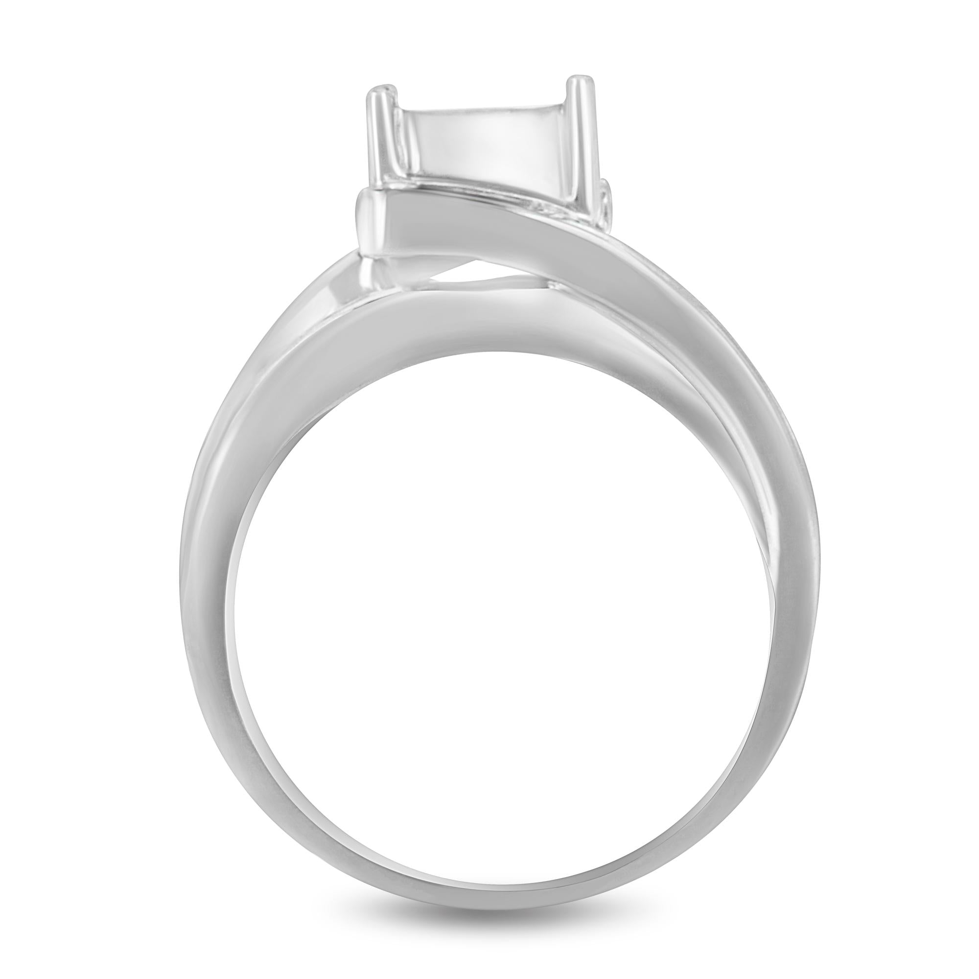 Anillo de oro blanco de 10 quilates con diamantes de talla princesa de 1/3 quilates engastados invisibles (color HI, claridad SI1-SI2) - Friggin Jewelry