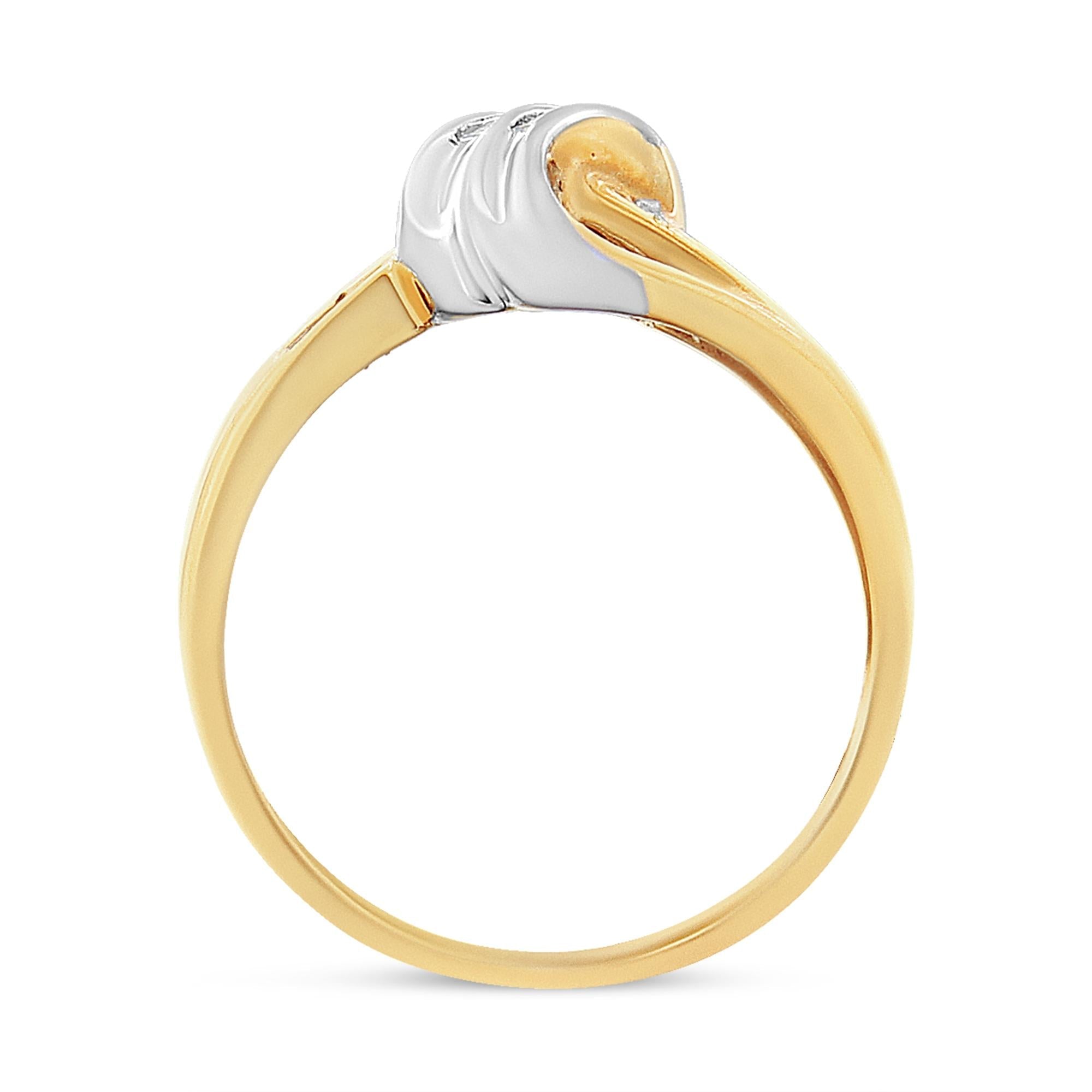 Anillo de oro amarillo y blanco de 10 quilates con diamantes baguette y redondos de 1/10 quilates (color I2, claridad HI) - Friggin Jewelry