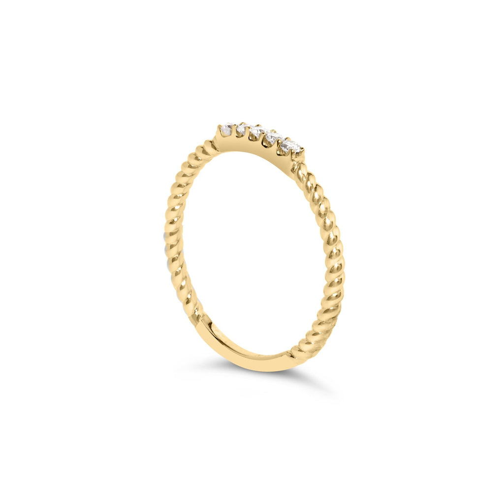 Anillo de oro amarillo de 10 quilates con 1/10 quilates de diamantes y 5 piedras con banda trenzada (color IJ, claridad I2-I3) - Friggin Jewelry