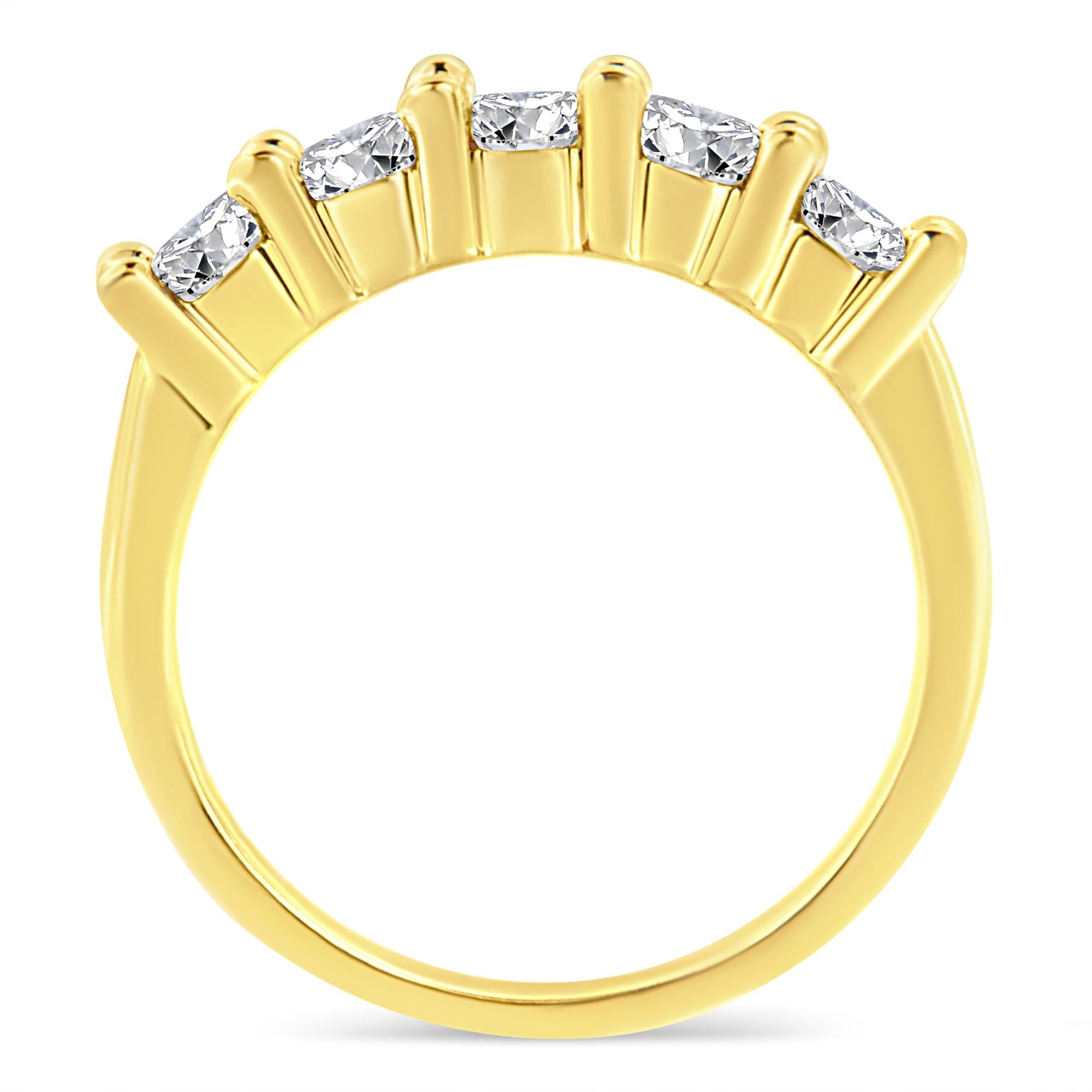Anillo de plata de ley 925 bañado en oro amarillo de 14 quilates con 5 diamantes redondos engastados en garras compartidas (color JK, claridad I1-I2) - Friggin Jewelry