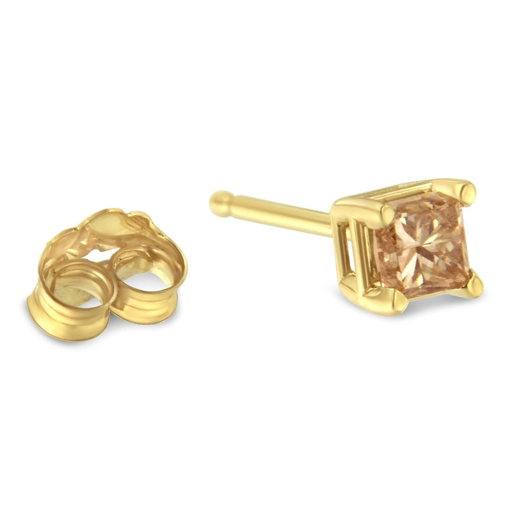 Aretes de oro amarillo de 14 k con 4 puntas y diamantes solitarios de talla princesa engastados a presión (color LM, claridad I1-I2) - Friggin Jewelry