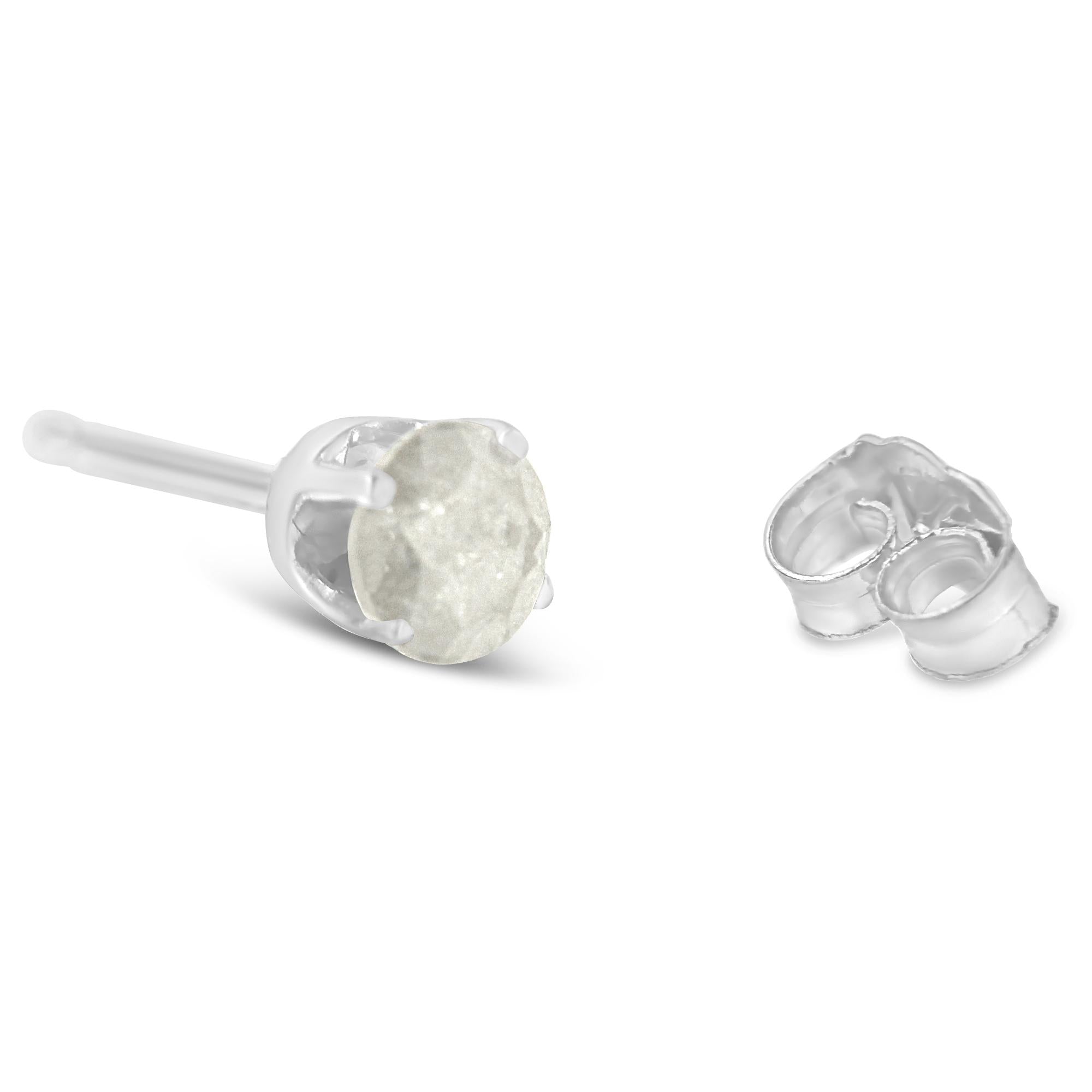 Aretes clásicos de plata de ley 925 con diamantes de talla redonda "sal y pimienta" de 4 puntas (color IJ, claridad I3) - Friggin Jewelry