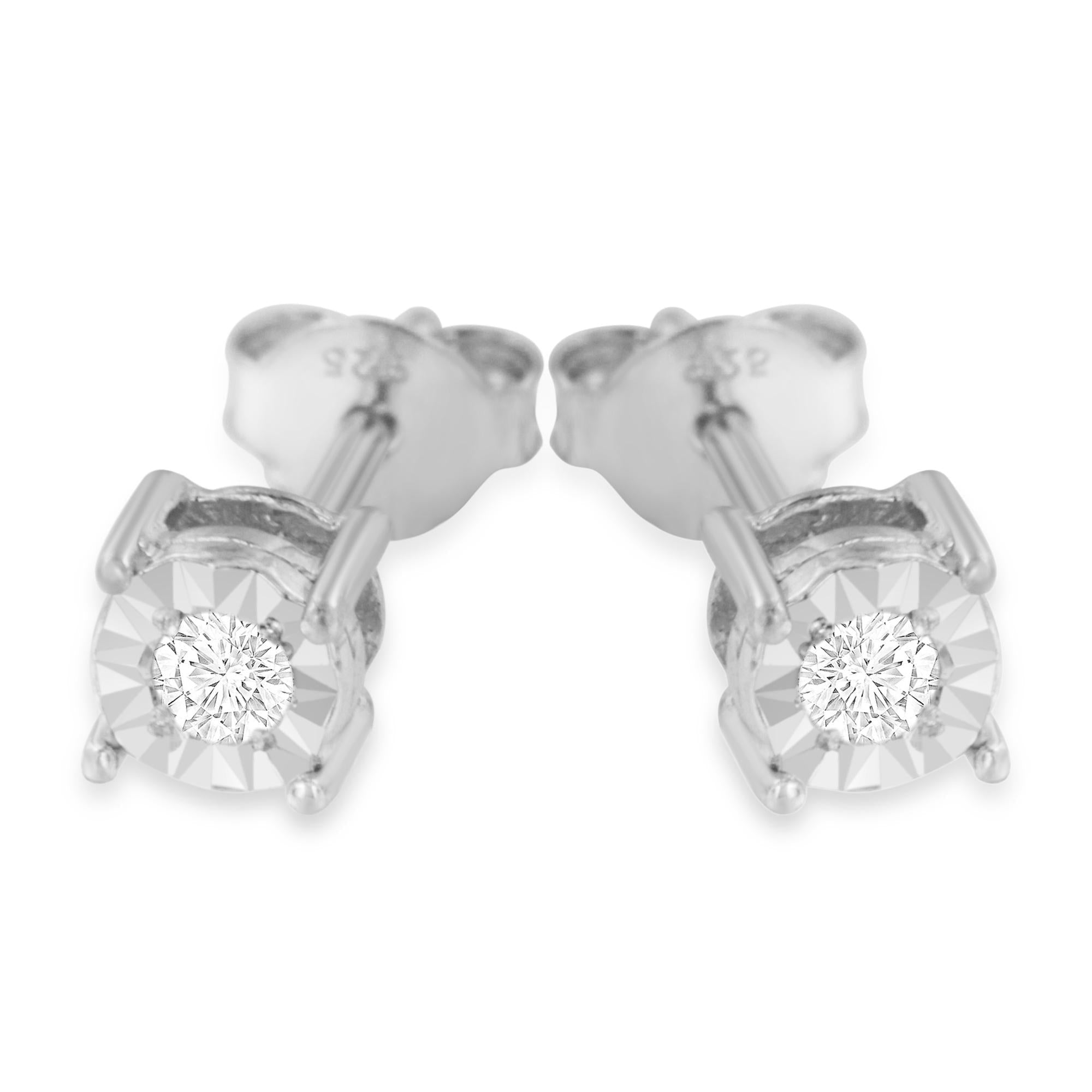 Pendientes de botón de plata de ley 925 con diamantes redondos casi incoloros de 1/5 quilates engastados milagros - Friggin Jewelry