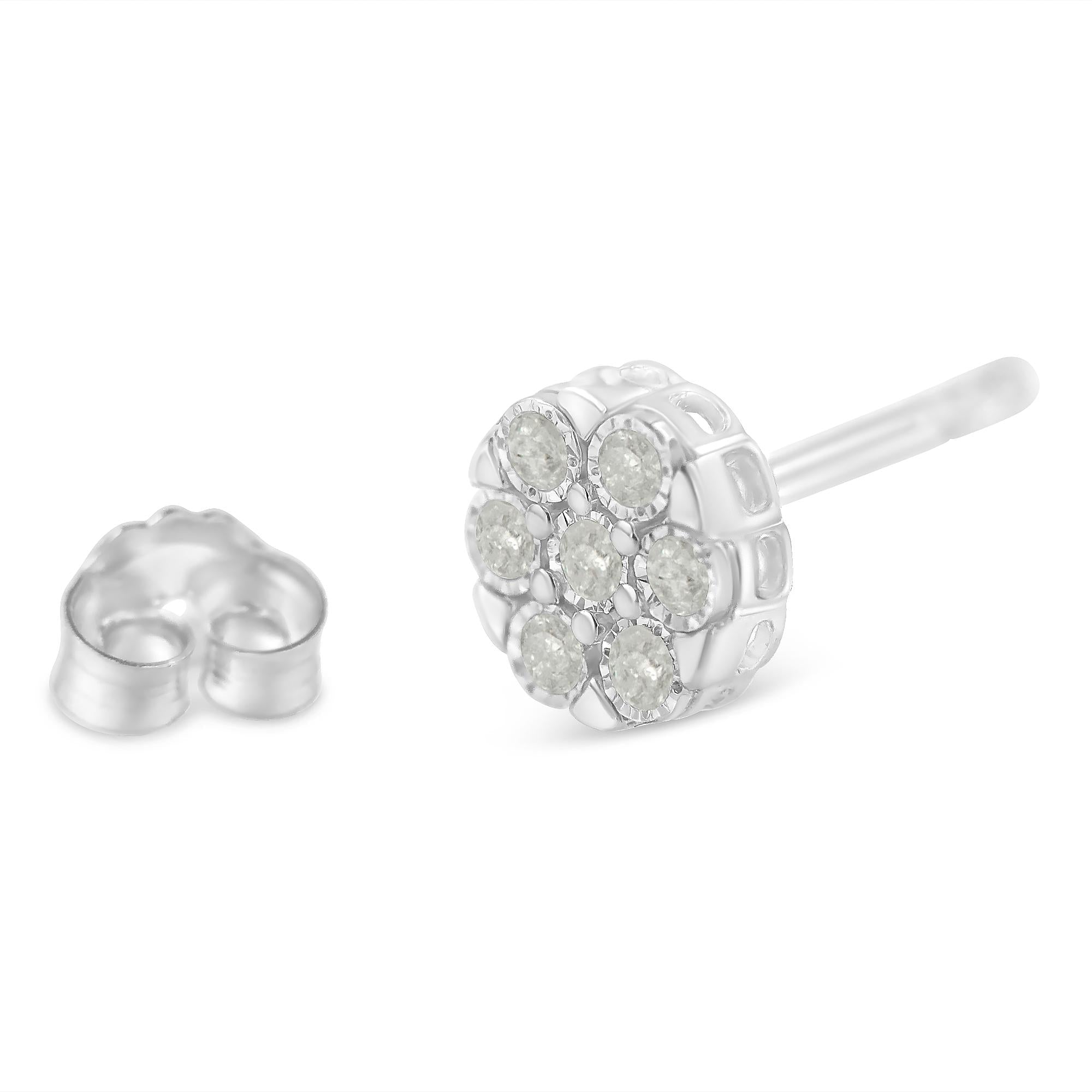 Pendiente de botón con racimo floral de diamantes de talla rosa en plata de ley (0,25 cts, color IJ, claridad I2-I3) - Friggin Jewelry