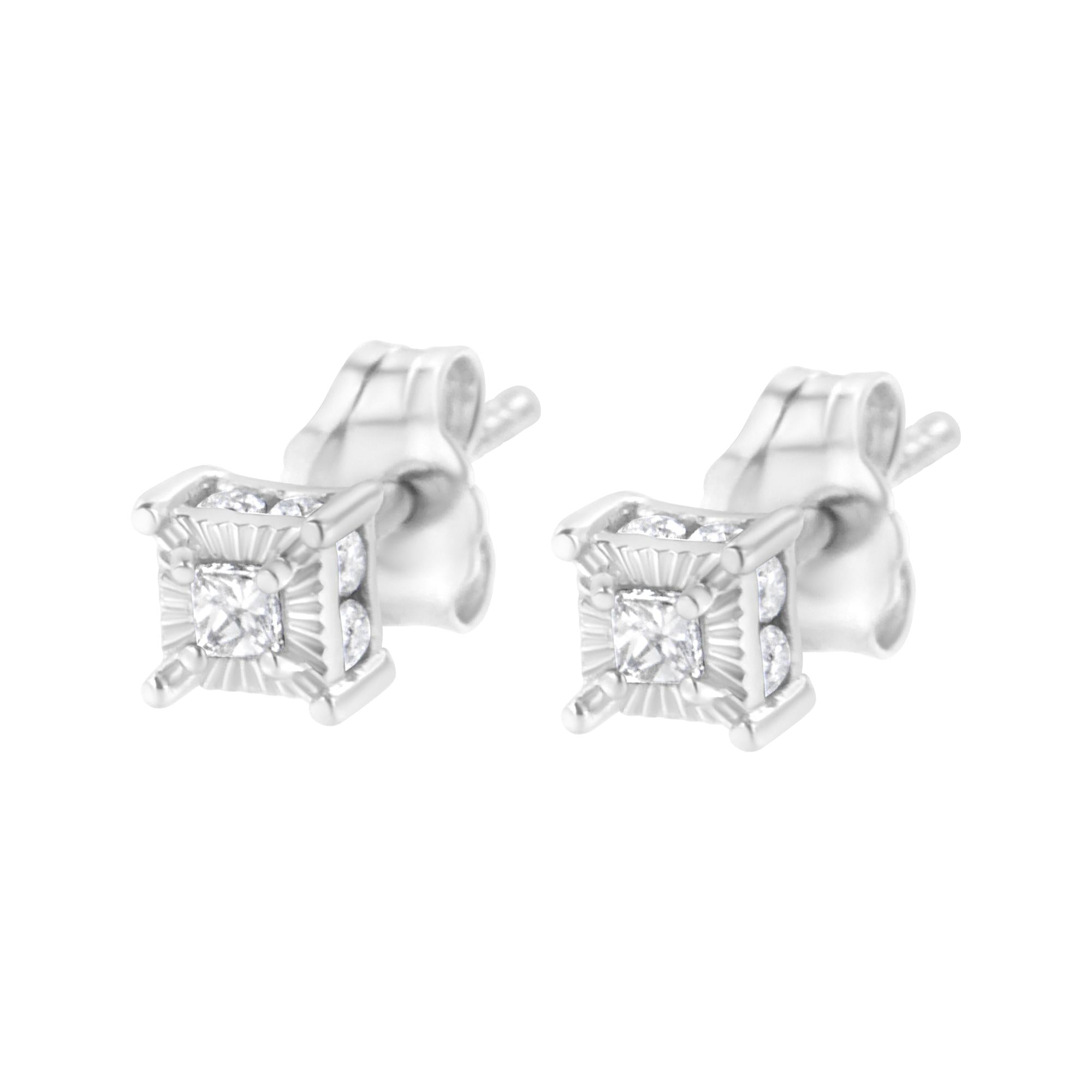 Aretes solitarios de diamantes de talla princesa engastados milagros de 1/4 ct en plata de ley 925 con halo oculto (color IJ, claridad SI2-I1) - Friggin Jewelry