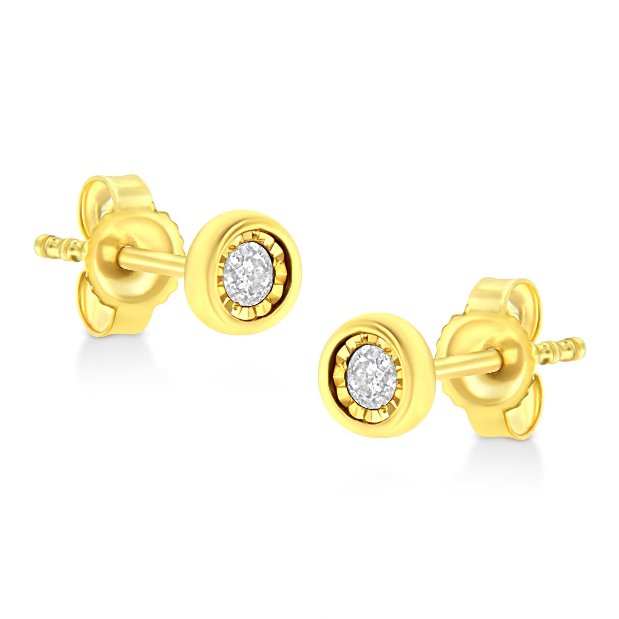 Aretes de plata de ley 925 bañados en oro amarillo de 10 quilates con diamantes engastados milagros de 1/10 quilates (formas a elegir) - Friggin Jewelry