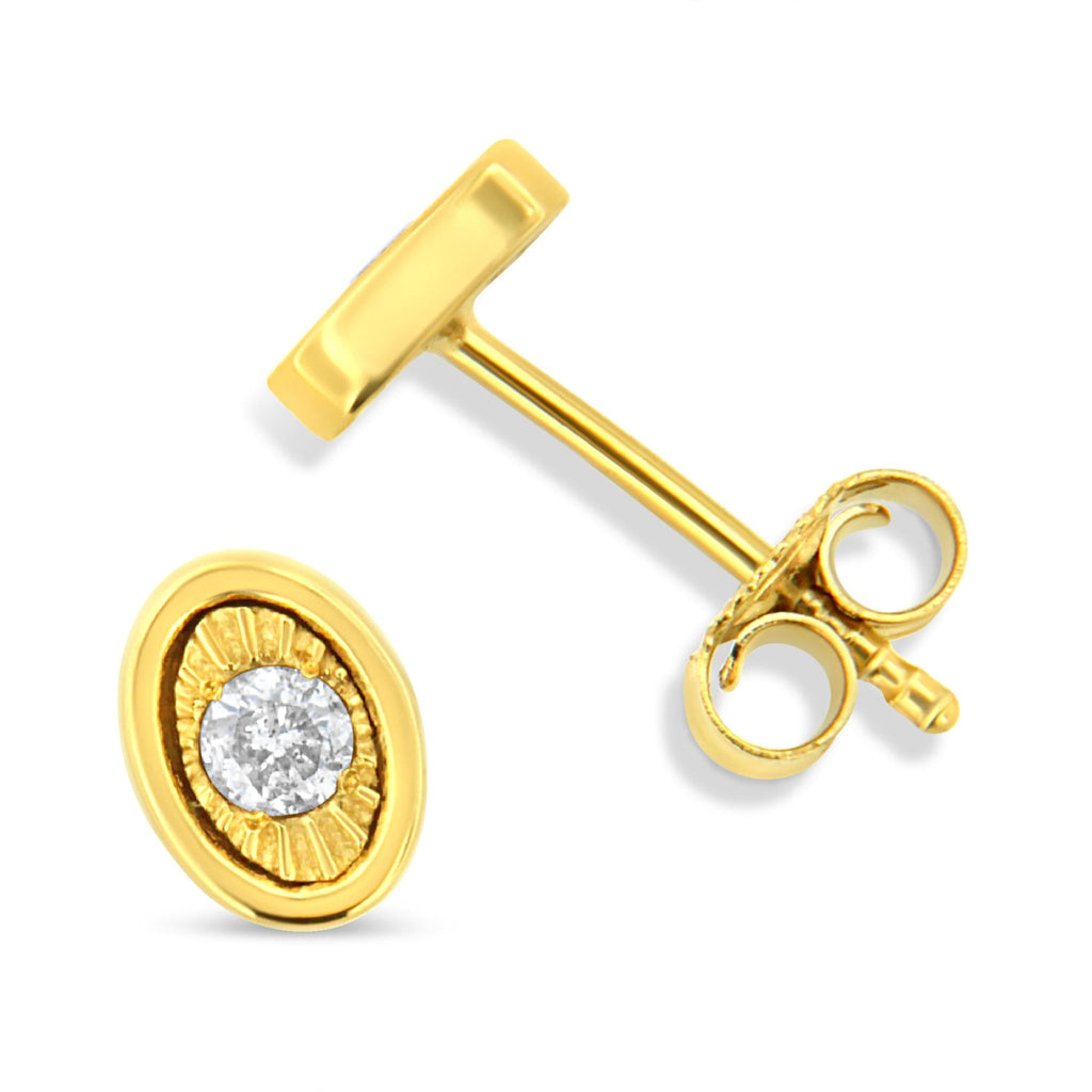 Aretes de plata de ley 925 bañados en oro amarillo de 10 quilates con diamantes engastados milagros de 1/10 quilates (formas a elegir) - Friggin Jewelry