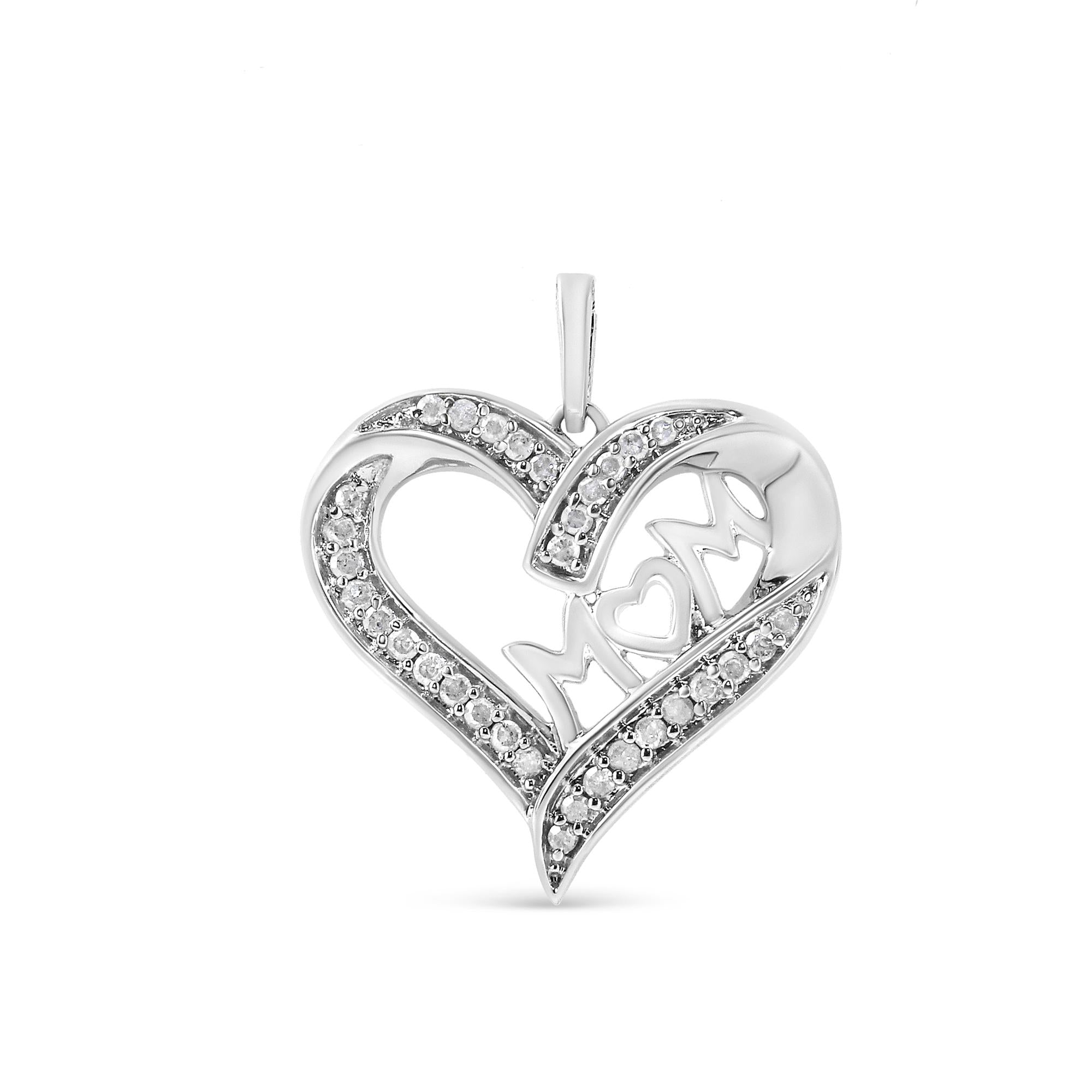 Collar con colgante de corazón "Mamá" grabado con diamantes de 1/4 ct en plata de ley 925 (color IJ, claridad I3) - Friggin Jewelry