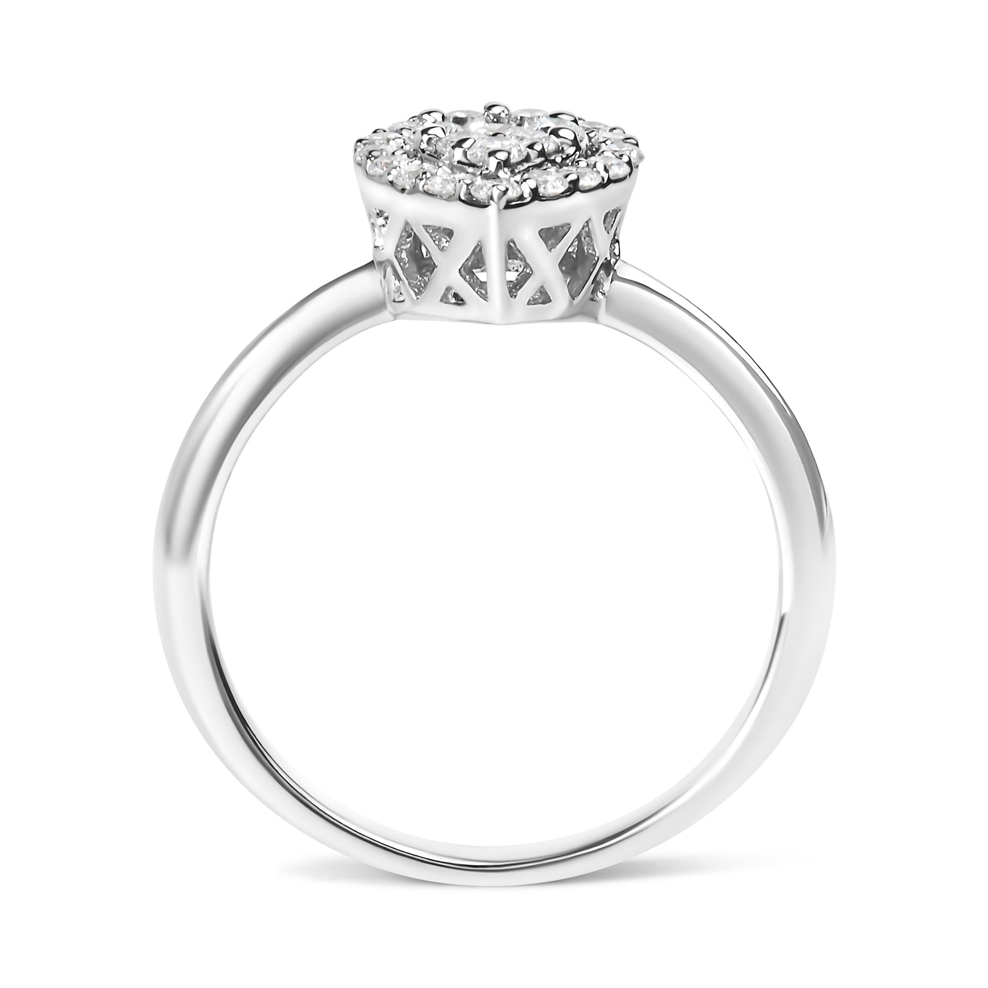 Anillo de compromiso en forma de pera con halo y racimo de diamantes cultivados en laboratorio de 3/8 quilates en plata esterlina 925 (color GH, claridad VS2-SI1) - Talla 7 - Friggin Jewelry
