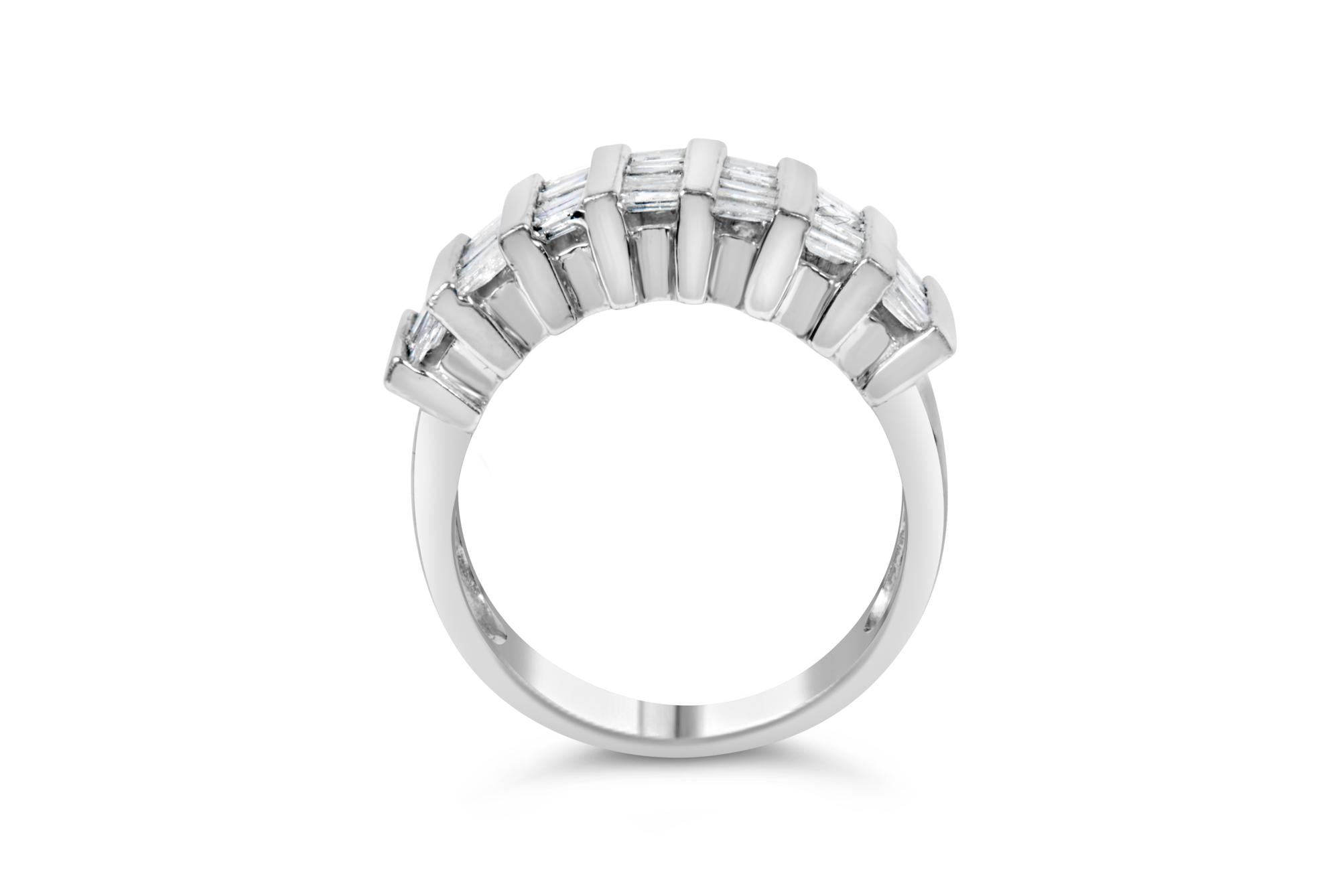 Anillo de bodas unisex de moda en plata de ley 925 con diamantes de talla baguette de 1,0 ct, canal vertical acanalado y varias filas (color HI, claridad I1-I2) - Friggin Jewelry