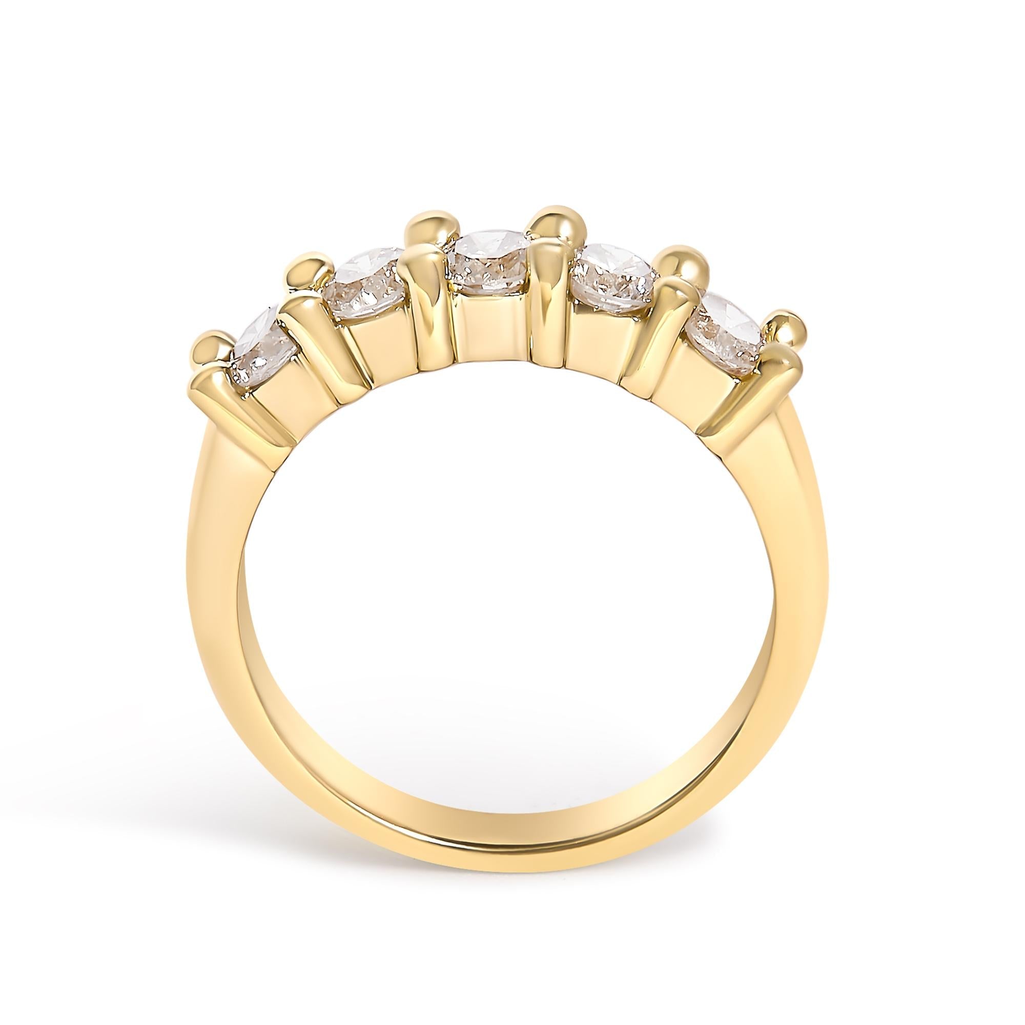 Anillo de plata de ley 925 bañado en oro amarillo de 14 quilates con 5 diamantes redondos engastados en garras compartidas (color JK, claridad I1-I2) - Friggin Jewelry