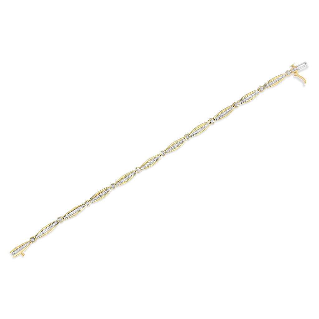 Bracciale tennis da 7" in oro giallo 14 carati con diamanti taglio brillante e baguette da 1-1/2 ct e maglie affusolate (colore HI, purezza I1-I2) - Friggin Jewelry