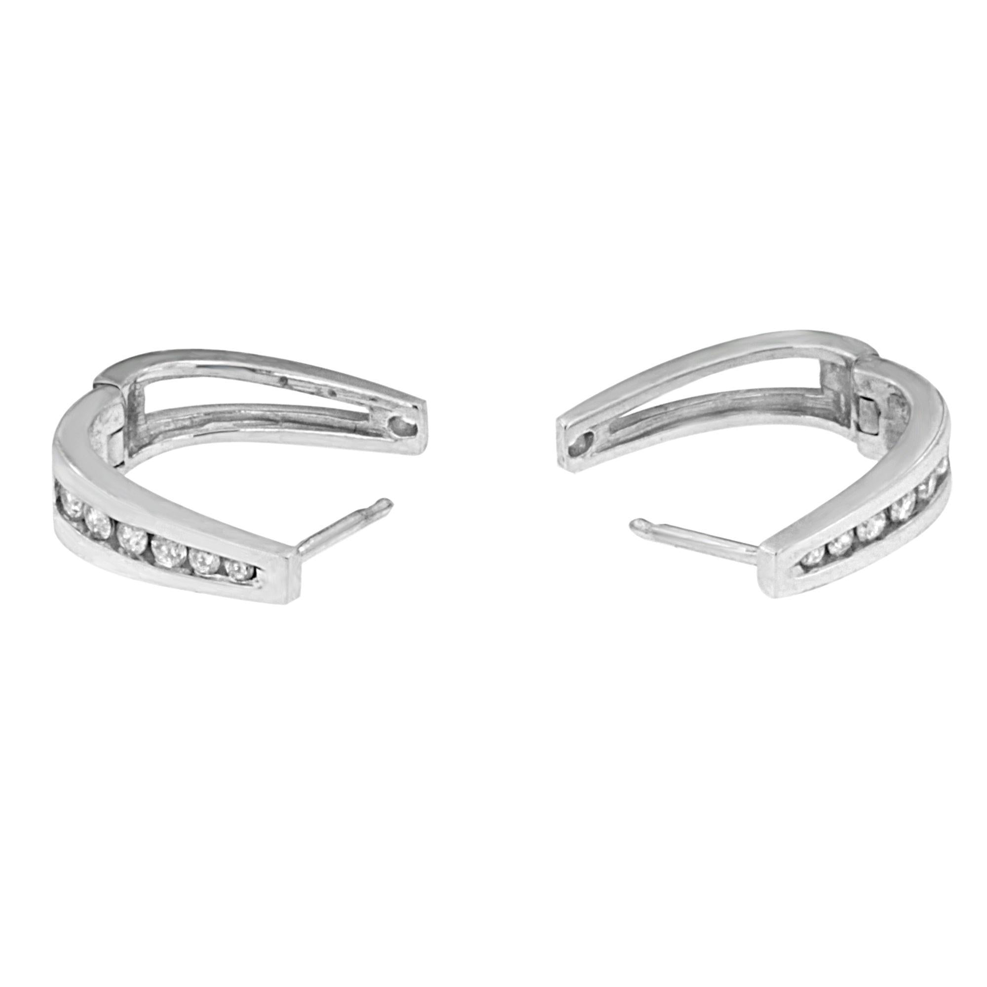 Orecchini a cerchio in oro bianco 14k con diamanti taglio brillante taglio rotondo incastonati a canale (colore IJ, purezza I2-I3) - Friggin Jewelry