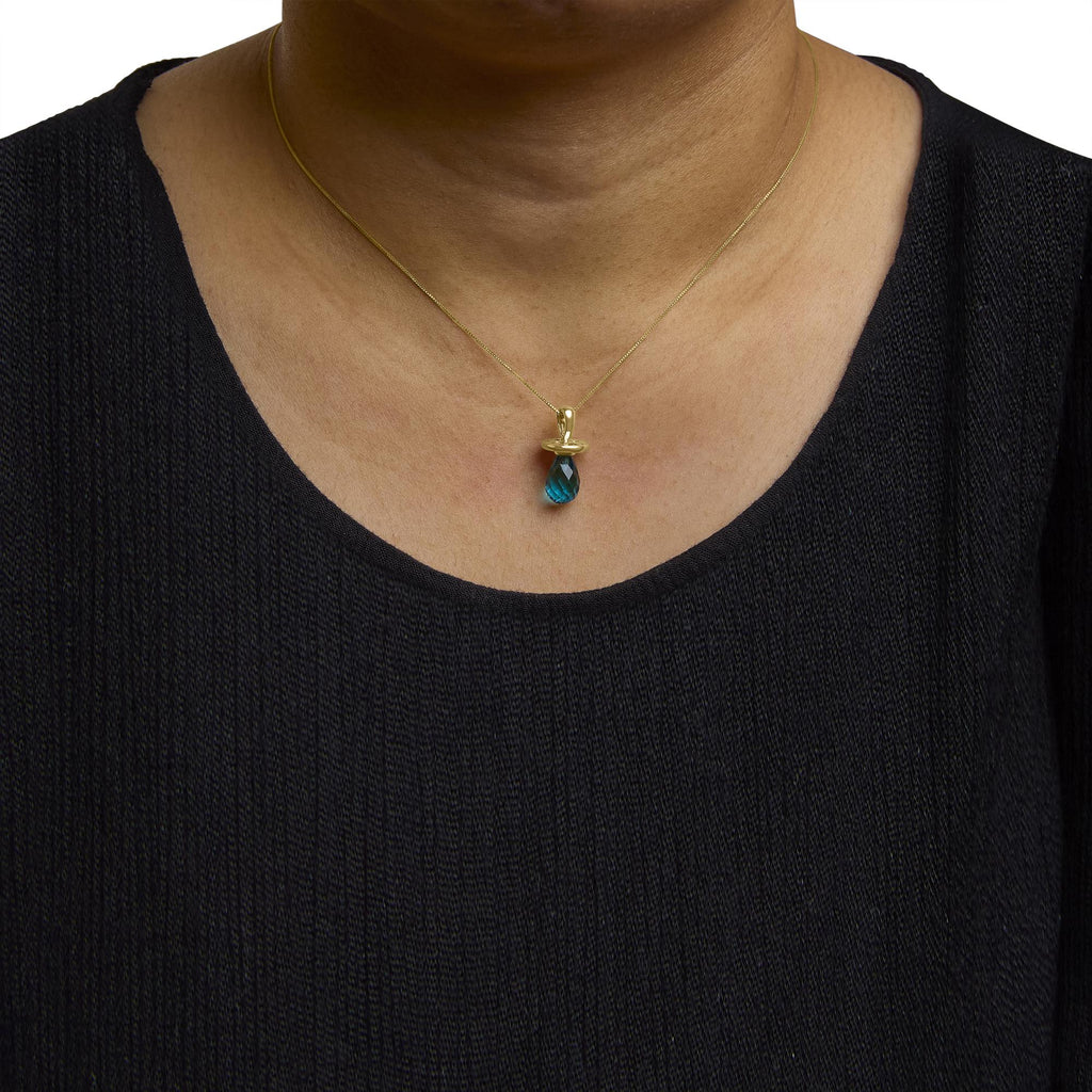 Collar con colgante de chupete de oro amarillo de 14 quilates y cuarzo azul - 45,7 cm - Friggin Jewelry