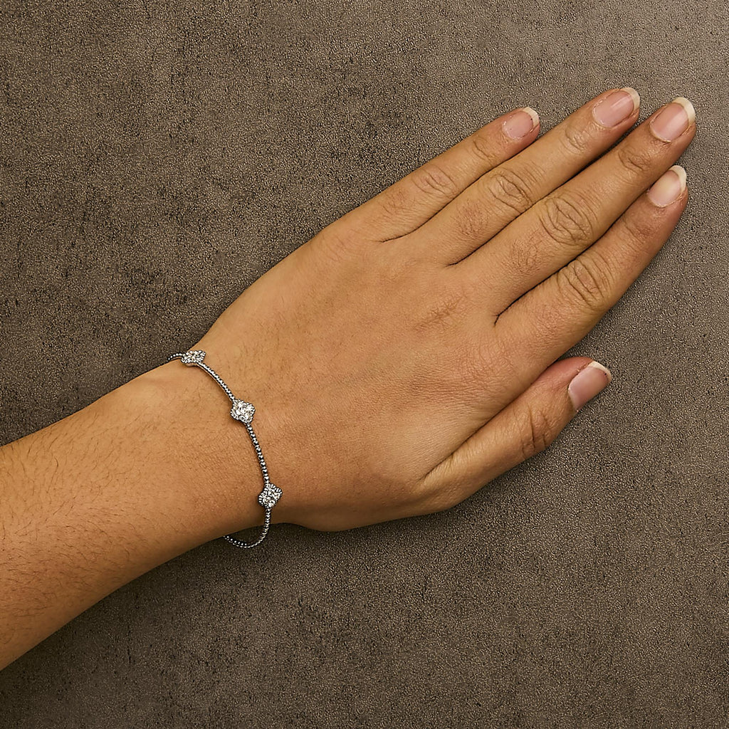 Bracciale rigido in oro bianco 14 carati con diamanti da 1/2 carati, stile quadrifoglio (colore GH, purezza SI1-SI2) - 7,75 pollici - Friggin Jewelry