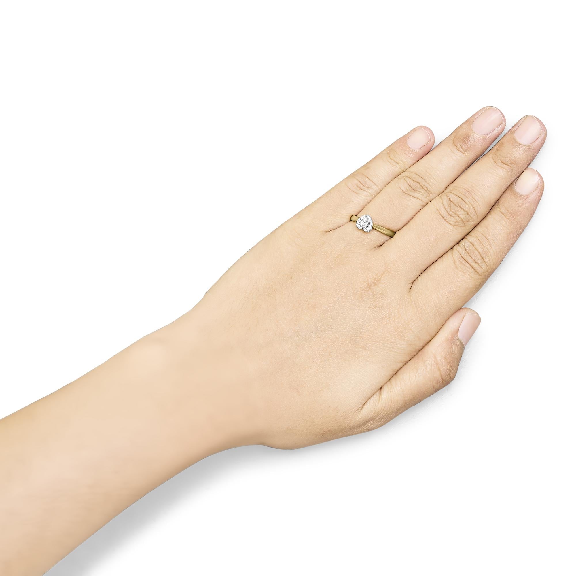 Anillo de compromiso con forma de corazón de diamantes de talla redonda de 1/10 quilates y baño de oro amarillo de 14 quilates en plata de ley 925 (color IJ, claridad I3) - Friggin Jewelry