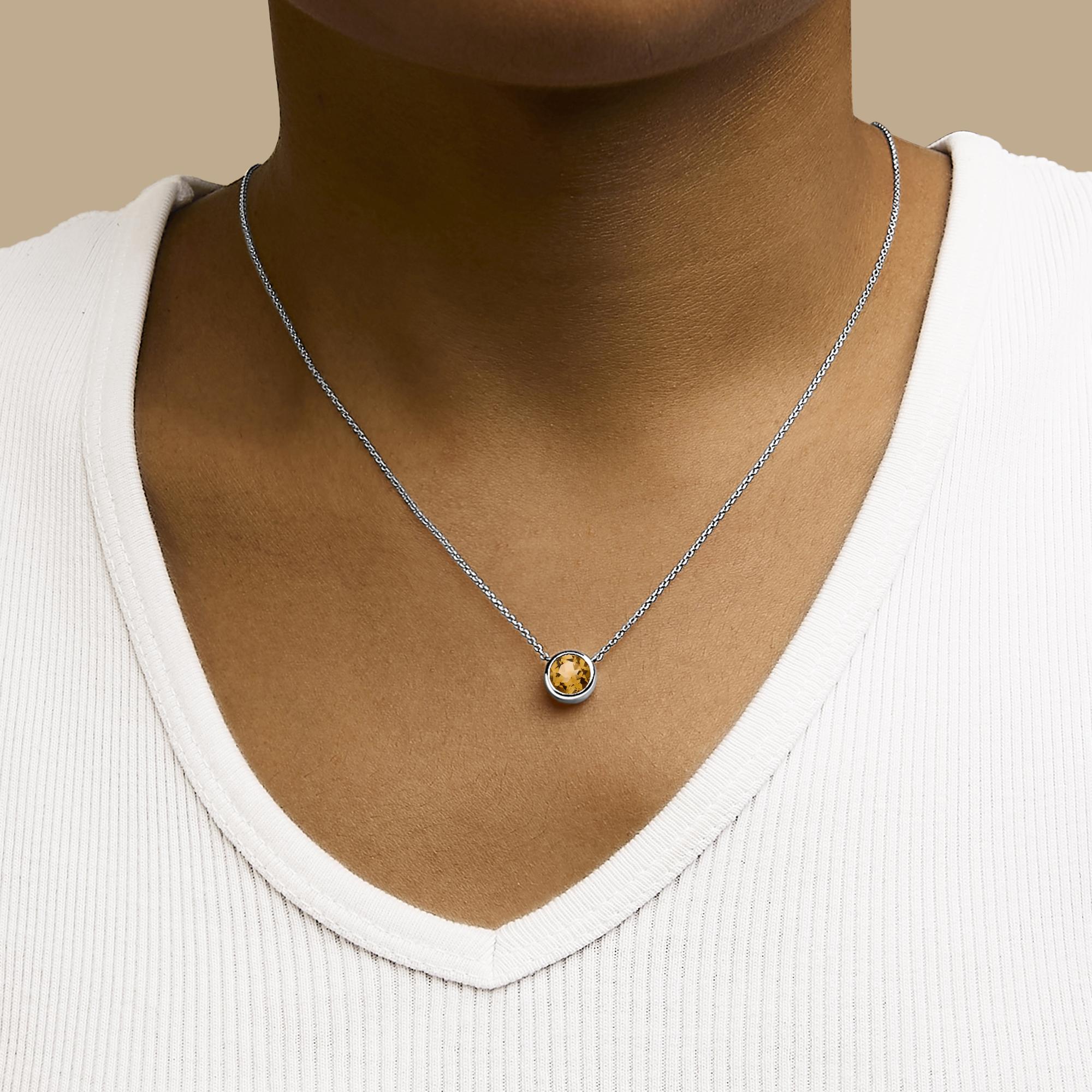 Collar con colgante de piedra preciosa creada en plata de ley 925 de 7 mm con bisel - 45,7 cm - Friggin Jewelry