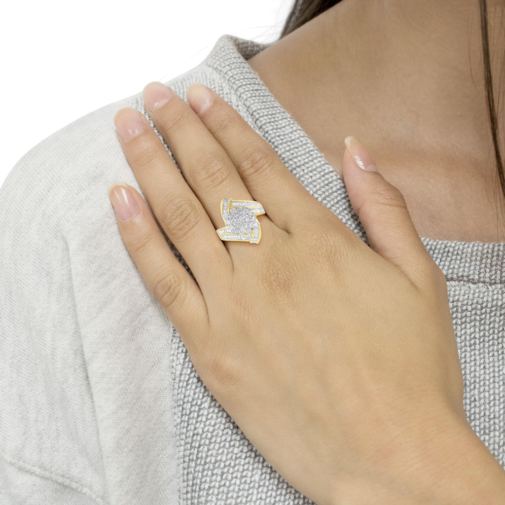 10K Yellow Gold Round and Baguette Diamond Crossover Cluster Ring (3 Cttw, I-J Color, I1-I2 Clarity) - Friggin Jewelry Premium