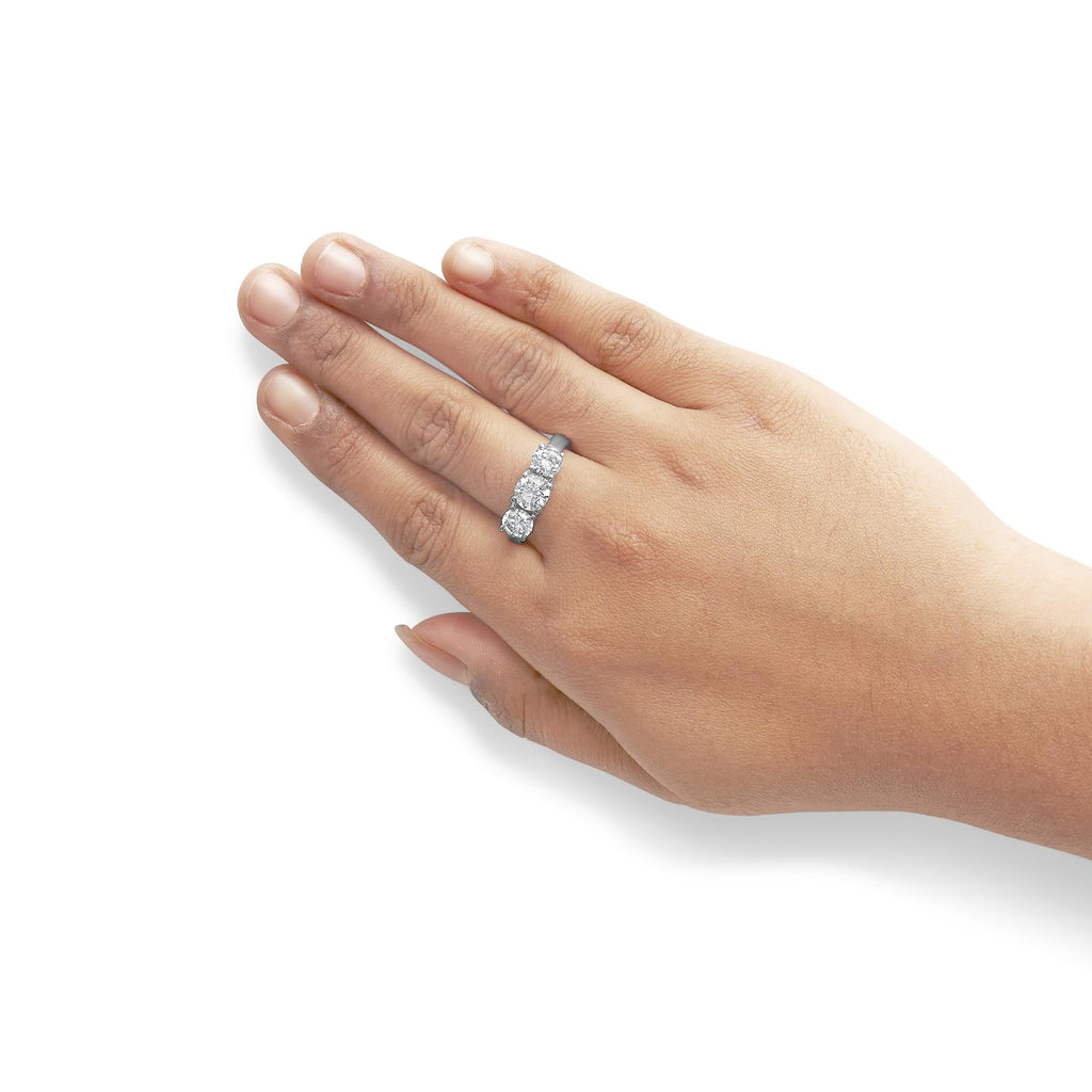 Anillo de oro blanco de 14 quilates con 2,00 quilates de diamantes cultivados en laboratorio y 3 piedras (color FG, claridad VS1-VS2) - Friggin Jewelry