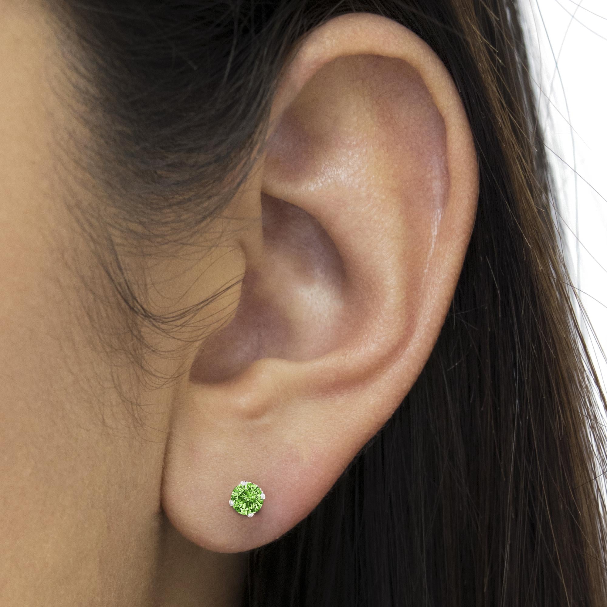 .925 Sterling Silver 1/5 Cttw Round Brilliant-Cut Green Diamond Classic 4-Prong Stud Earrings (Fancy Color-Enhanced, I2-I3 Clarity) - Friggin Jewelry