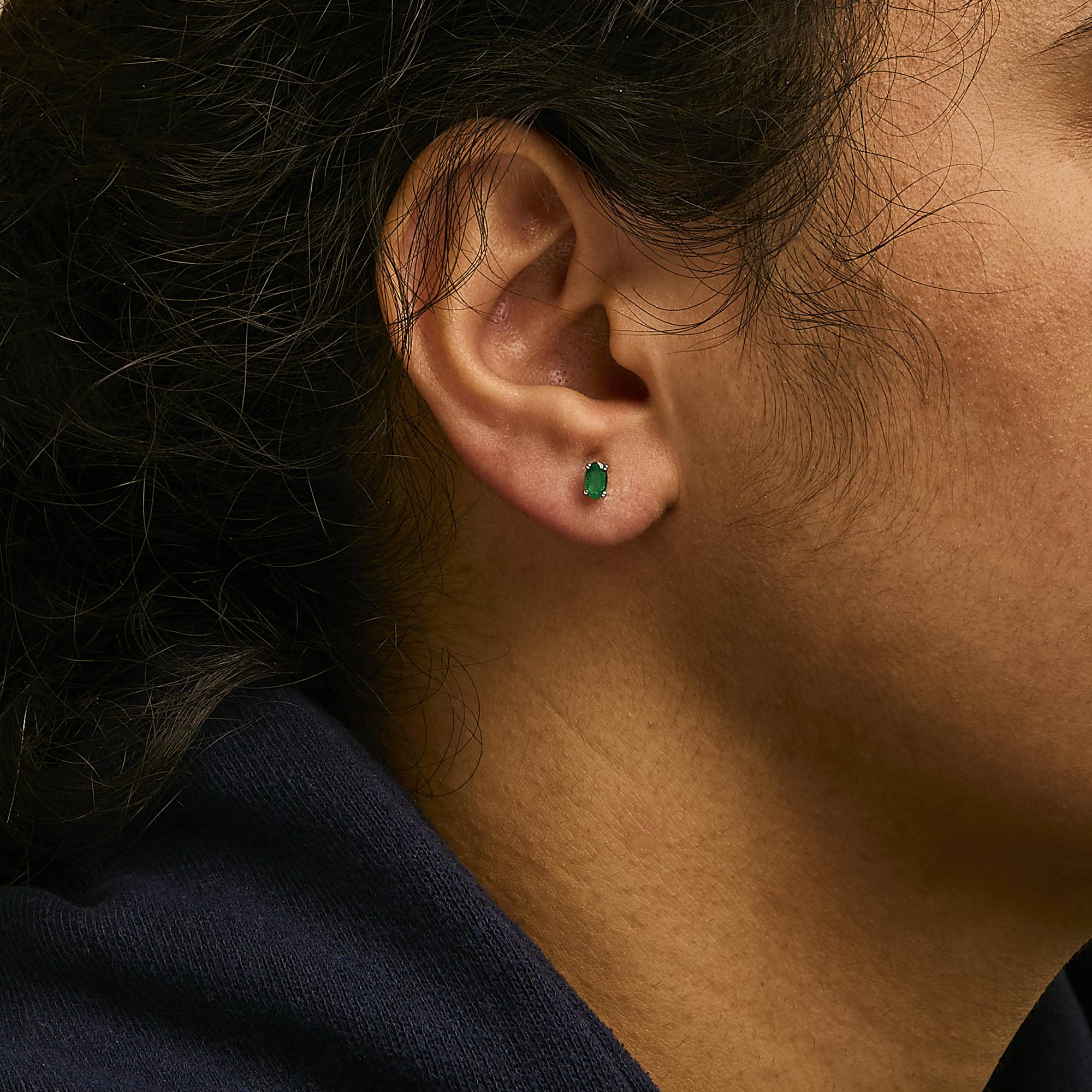 Pendientes de oro de 14 quilates con piedra de nacimiento de corte ovalado de 5 x 3 mm - Friggin Jewelry